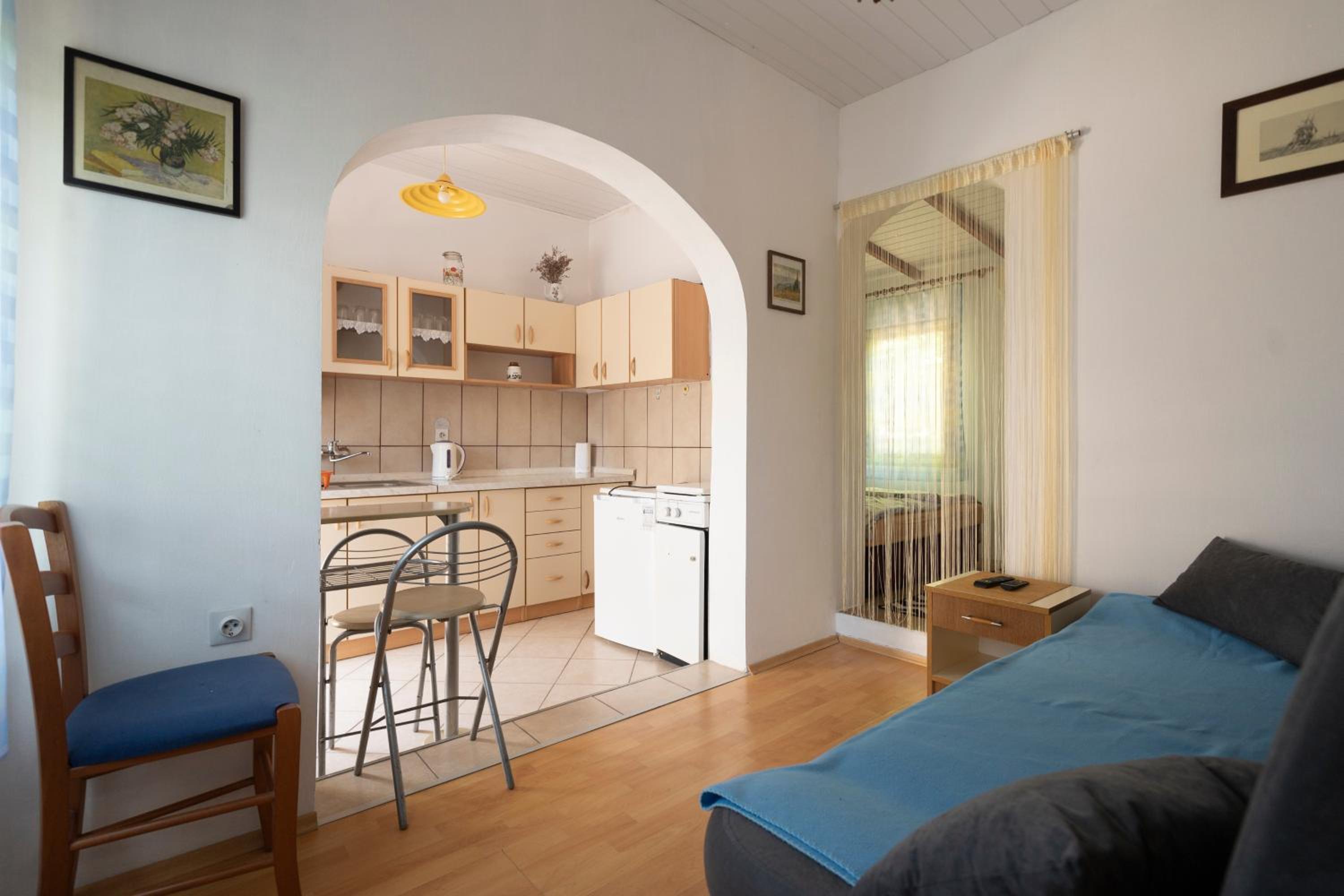 One-Bedroom Apartment - Photo 7