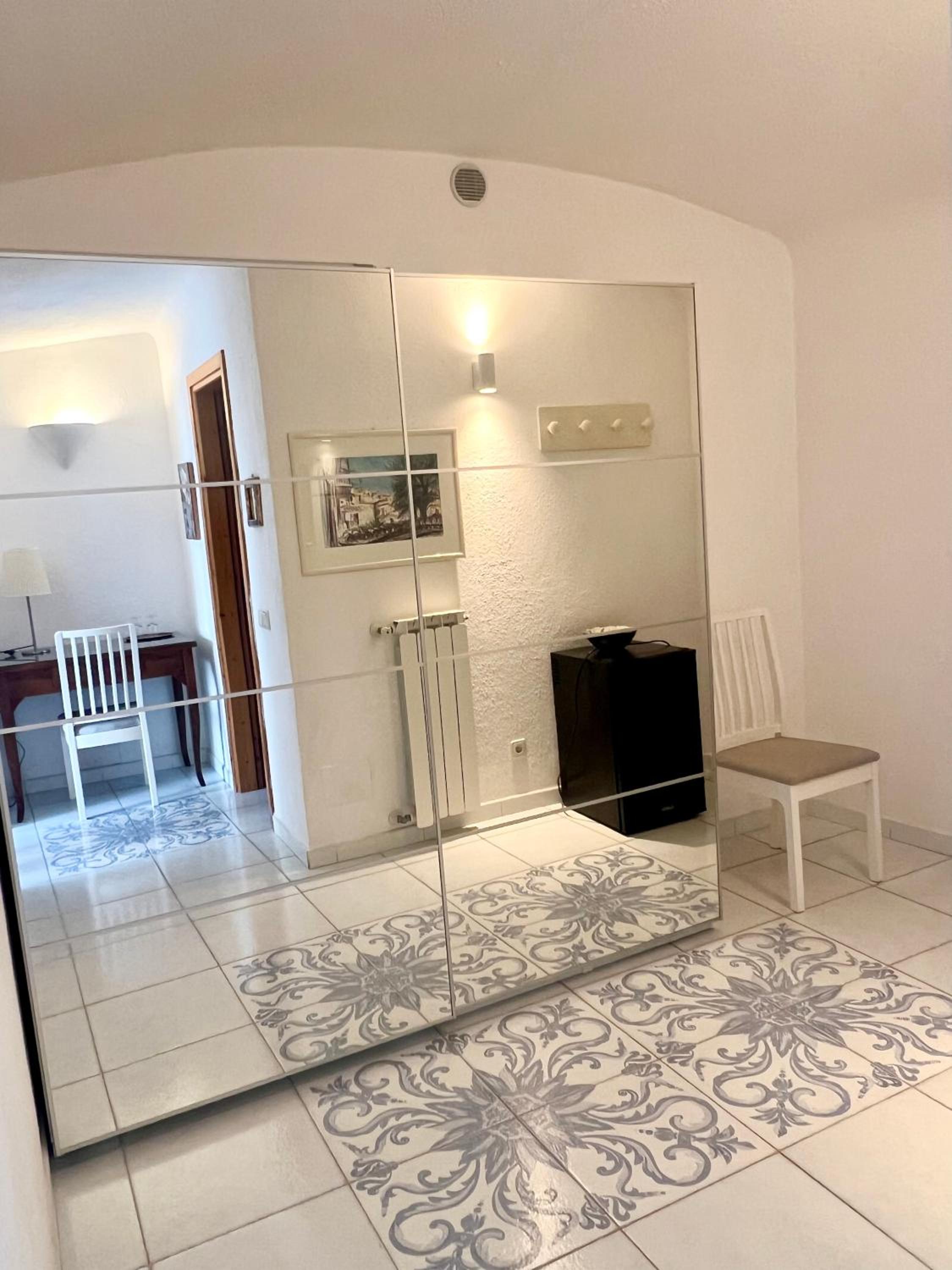 Deluxe Triple Room with Terrace and Sea View - Photo 9