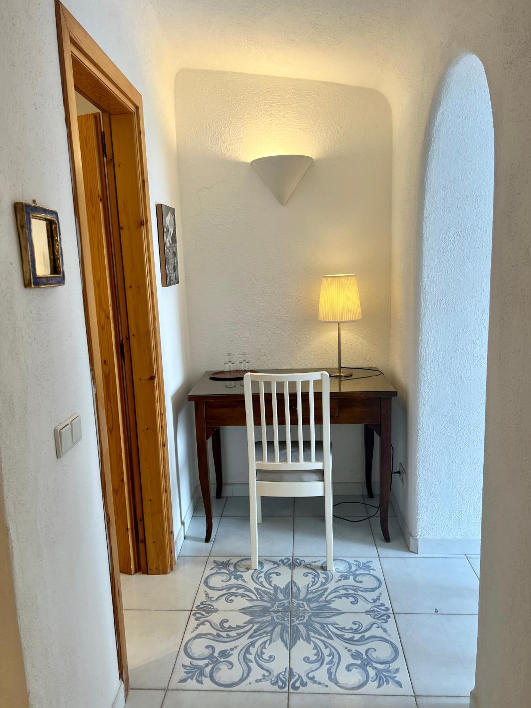 Deluxe Triple Room with Terrace and Sea View - Photo 11