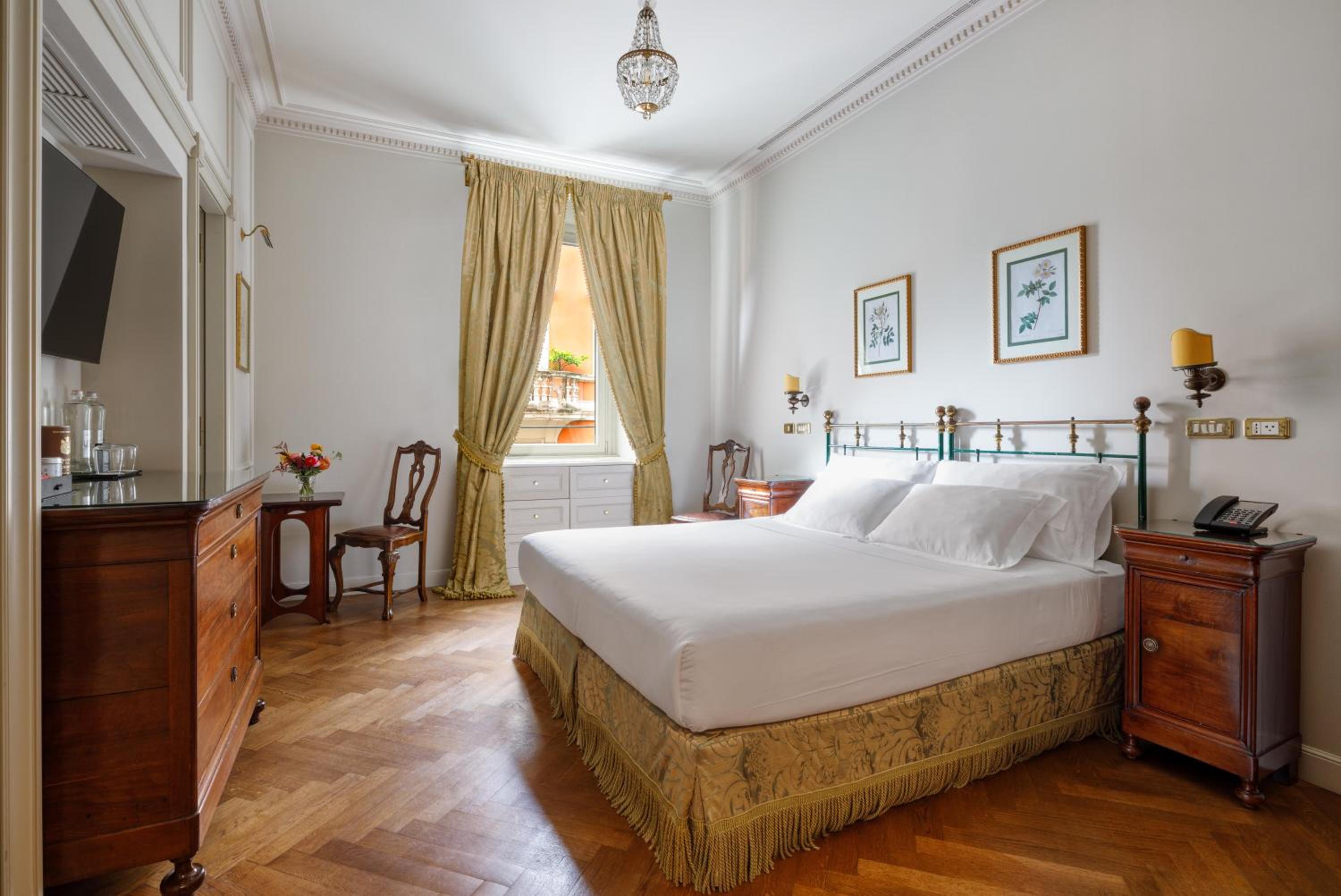 Superior Double or Twin Room thumbnail 5