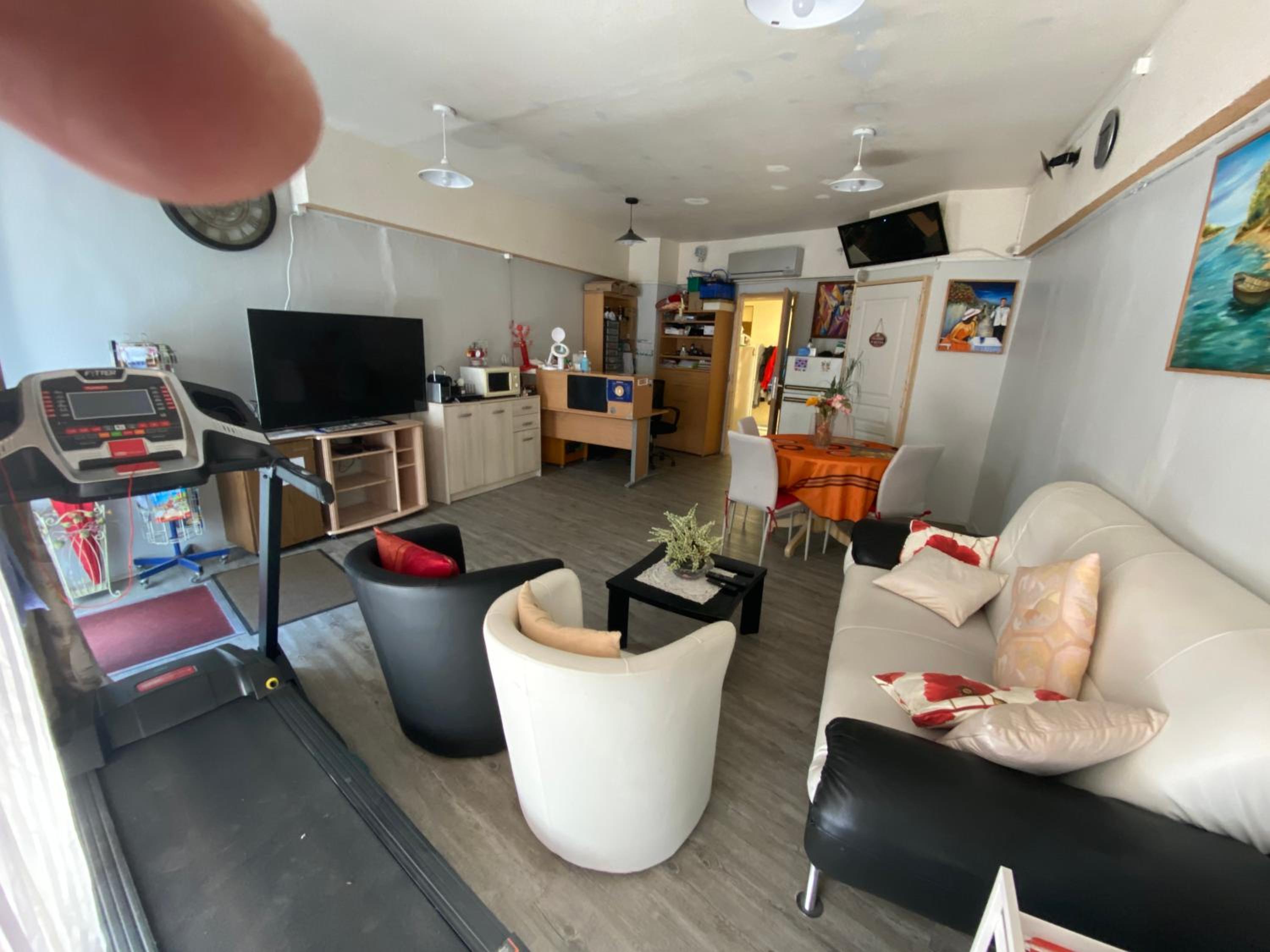 Apartment photo 2