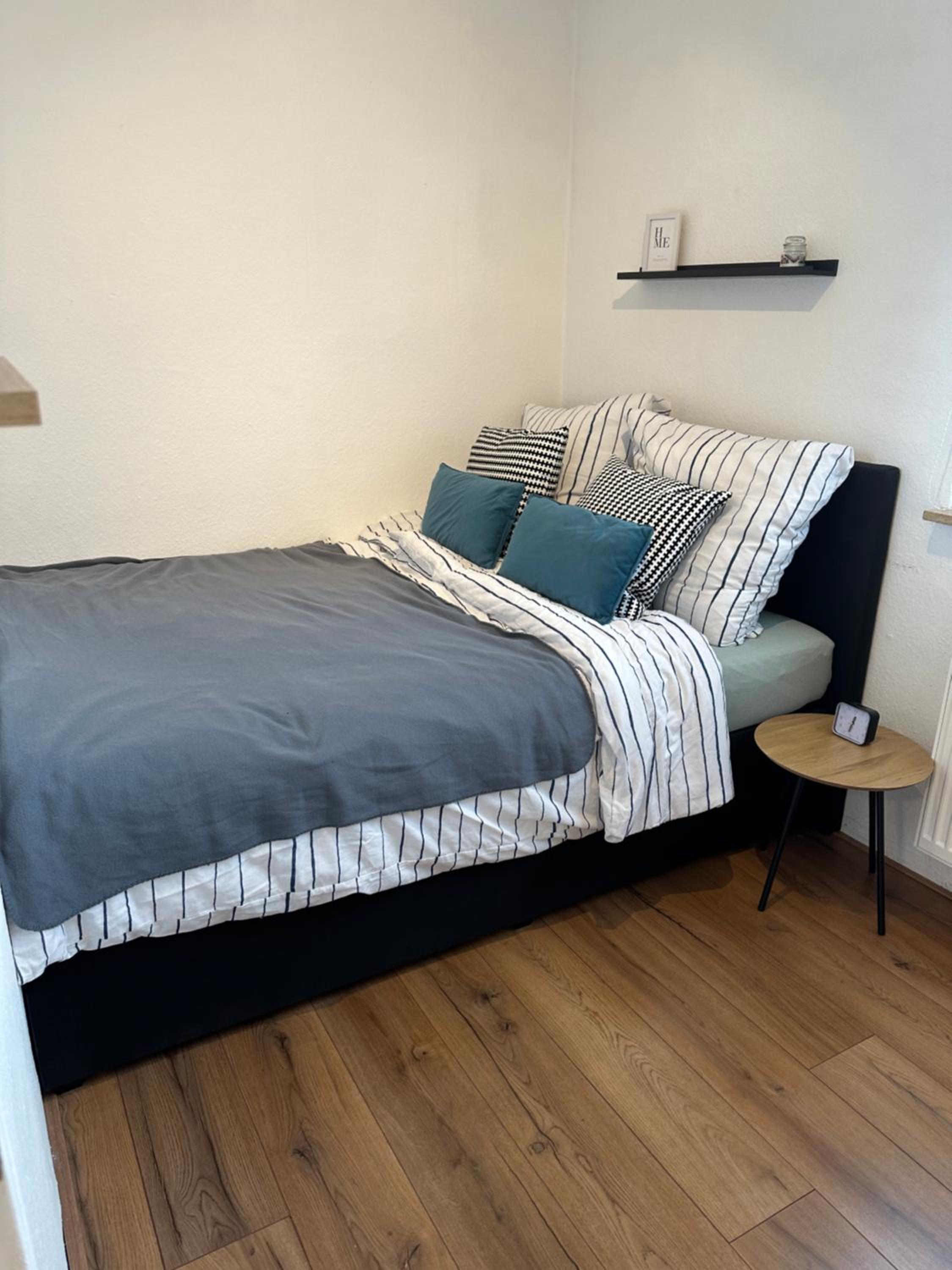 One-Bedroom Apartment photo 1