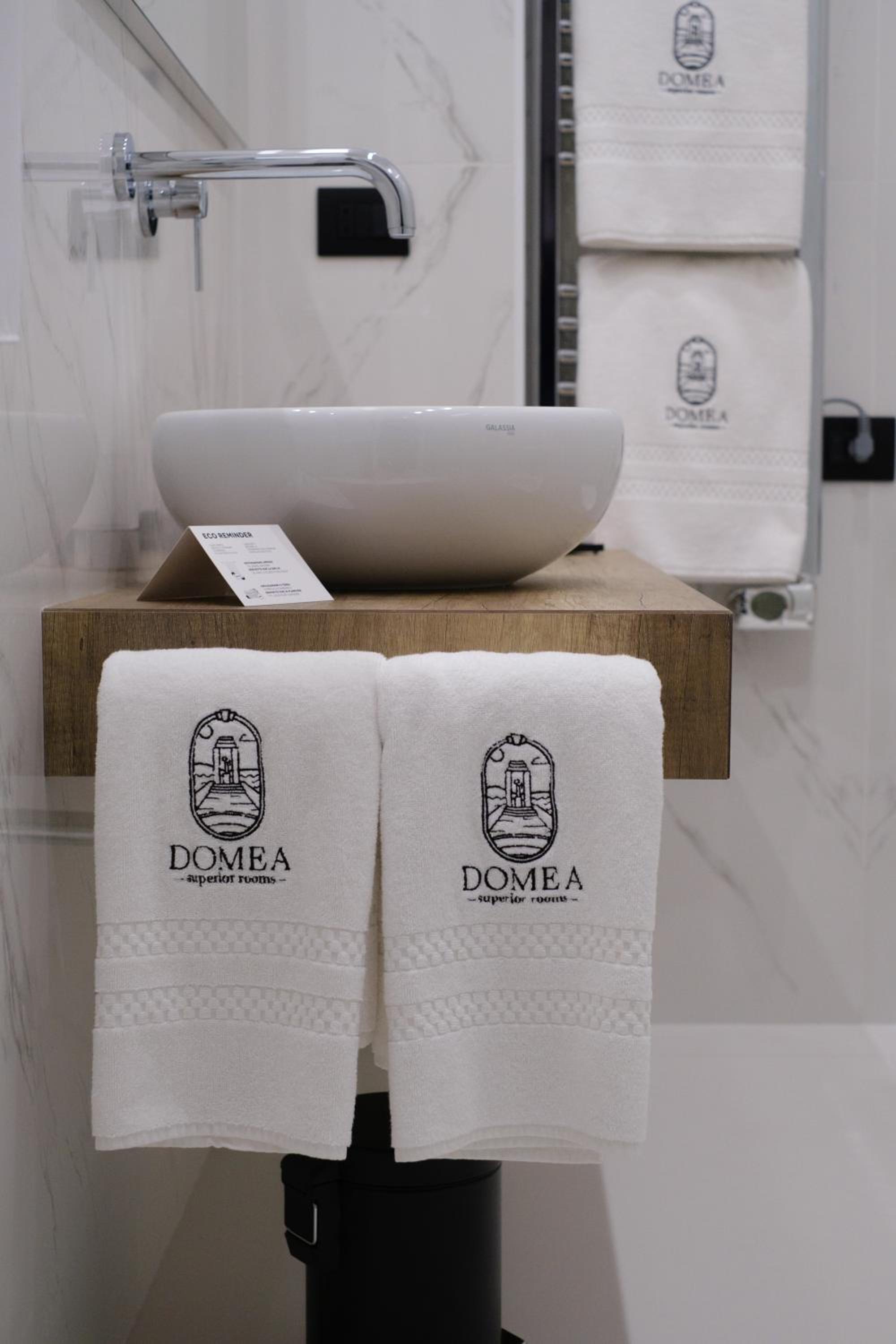 Double or Twin Room with Private Bathroom - Photo 2