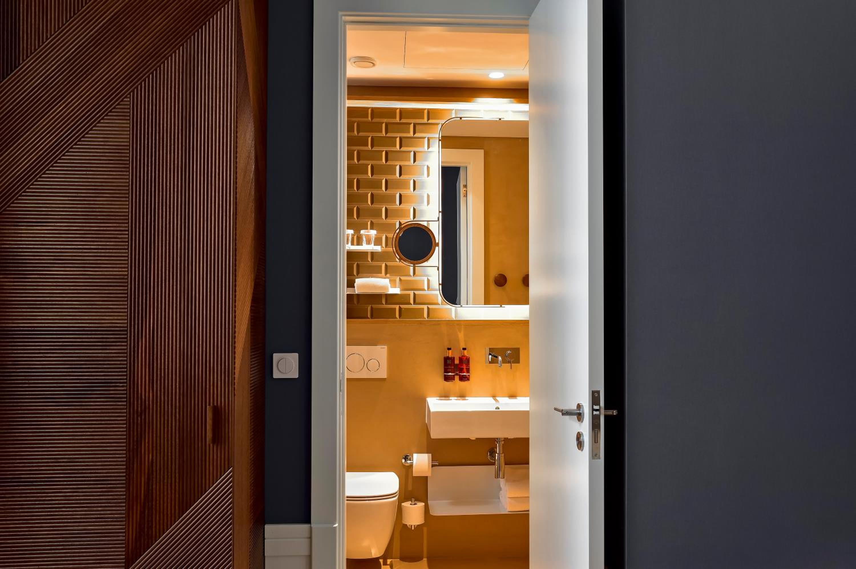 Twin Room - Photo 3