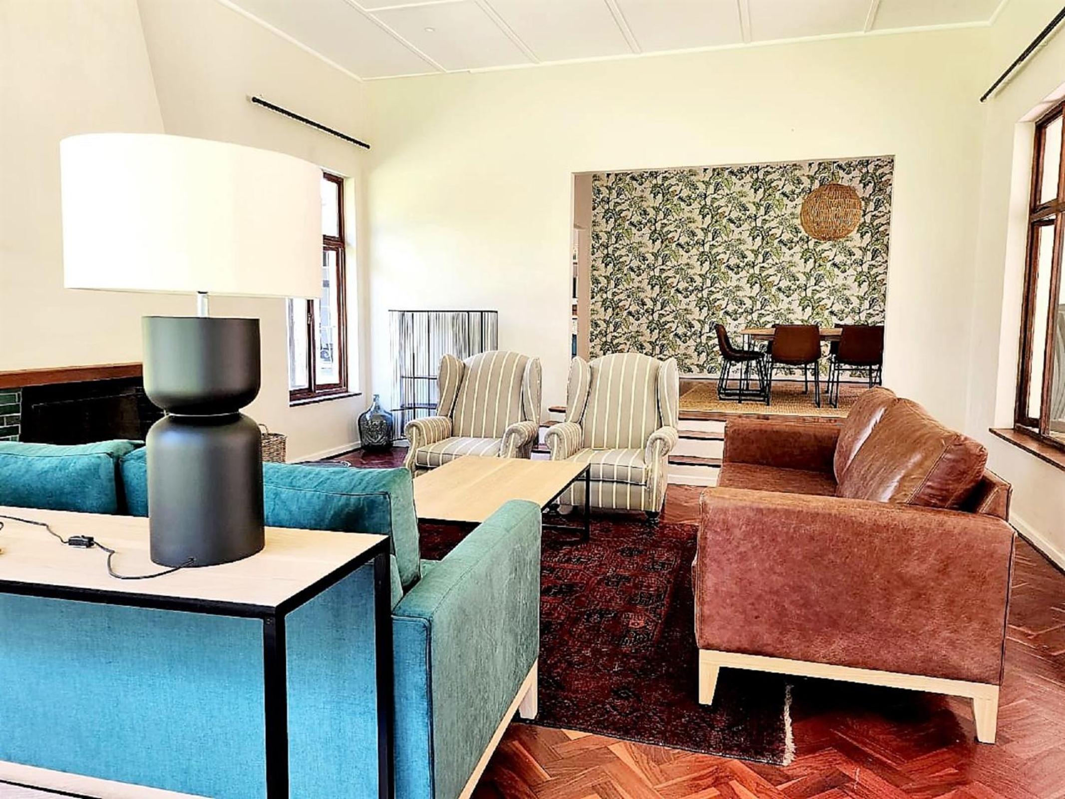 Six-Bedroom House photo 1
