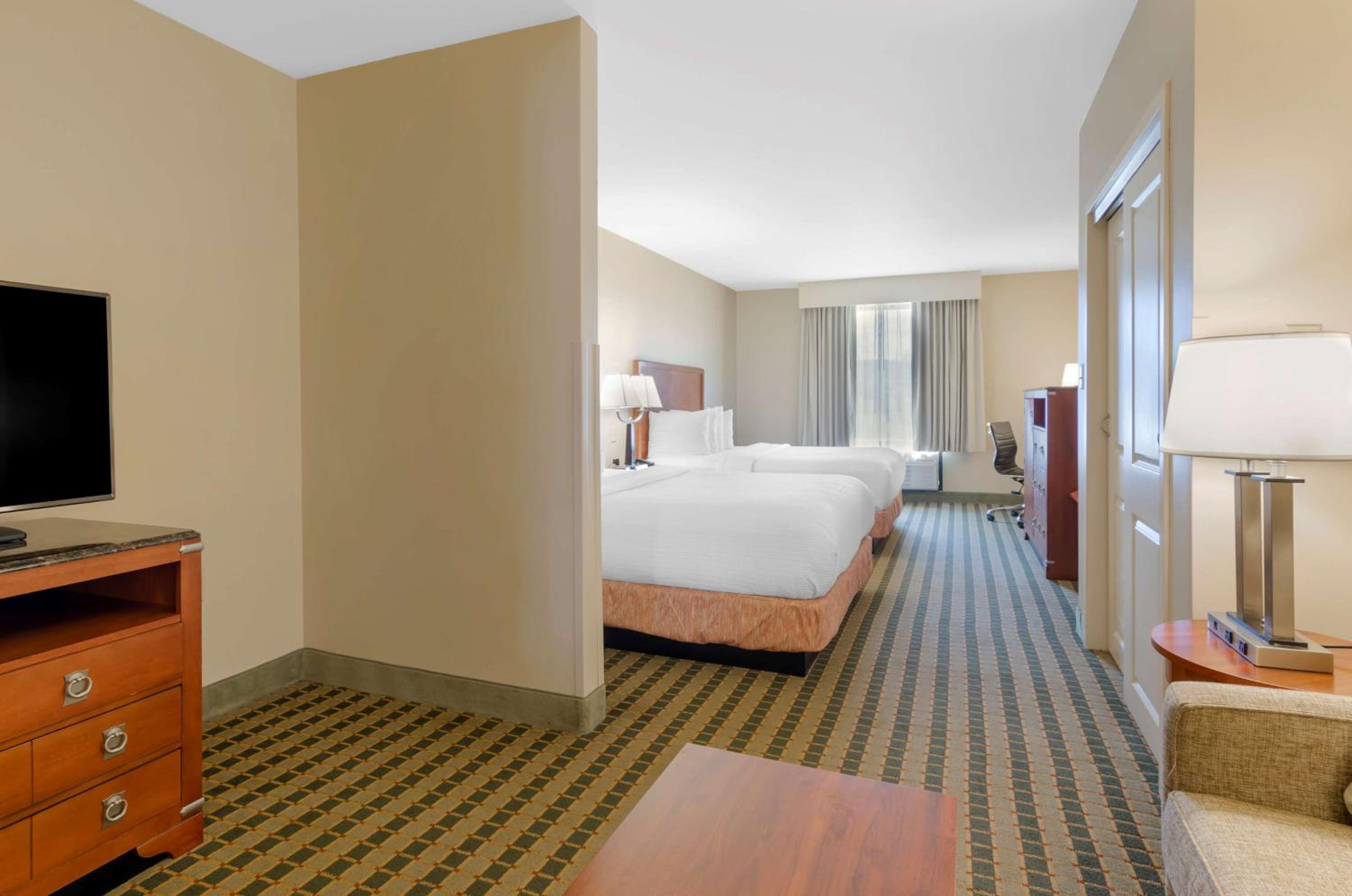 Queen Suite with Two Queen Beds - First Floor - Photo 1