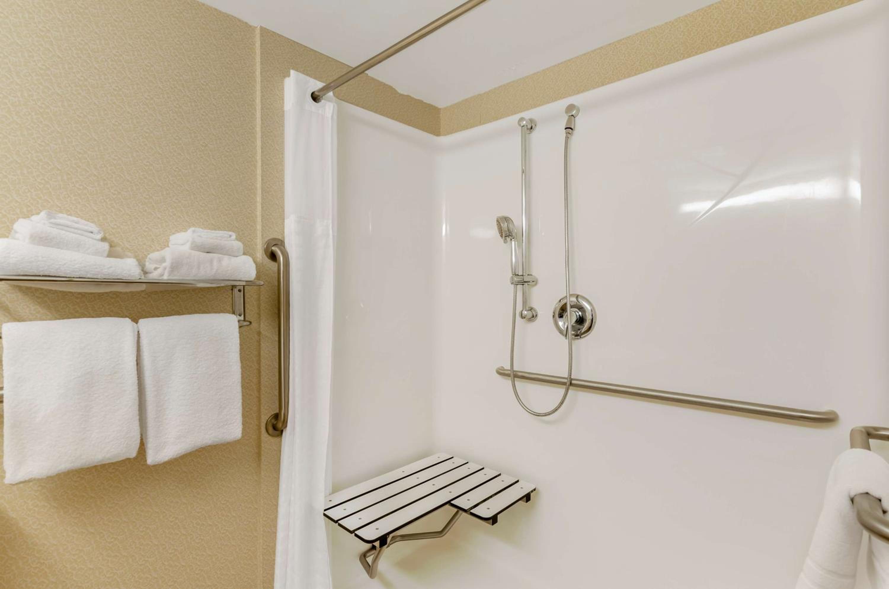 King Room - Disability Access - Photo 7