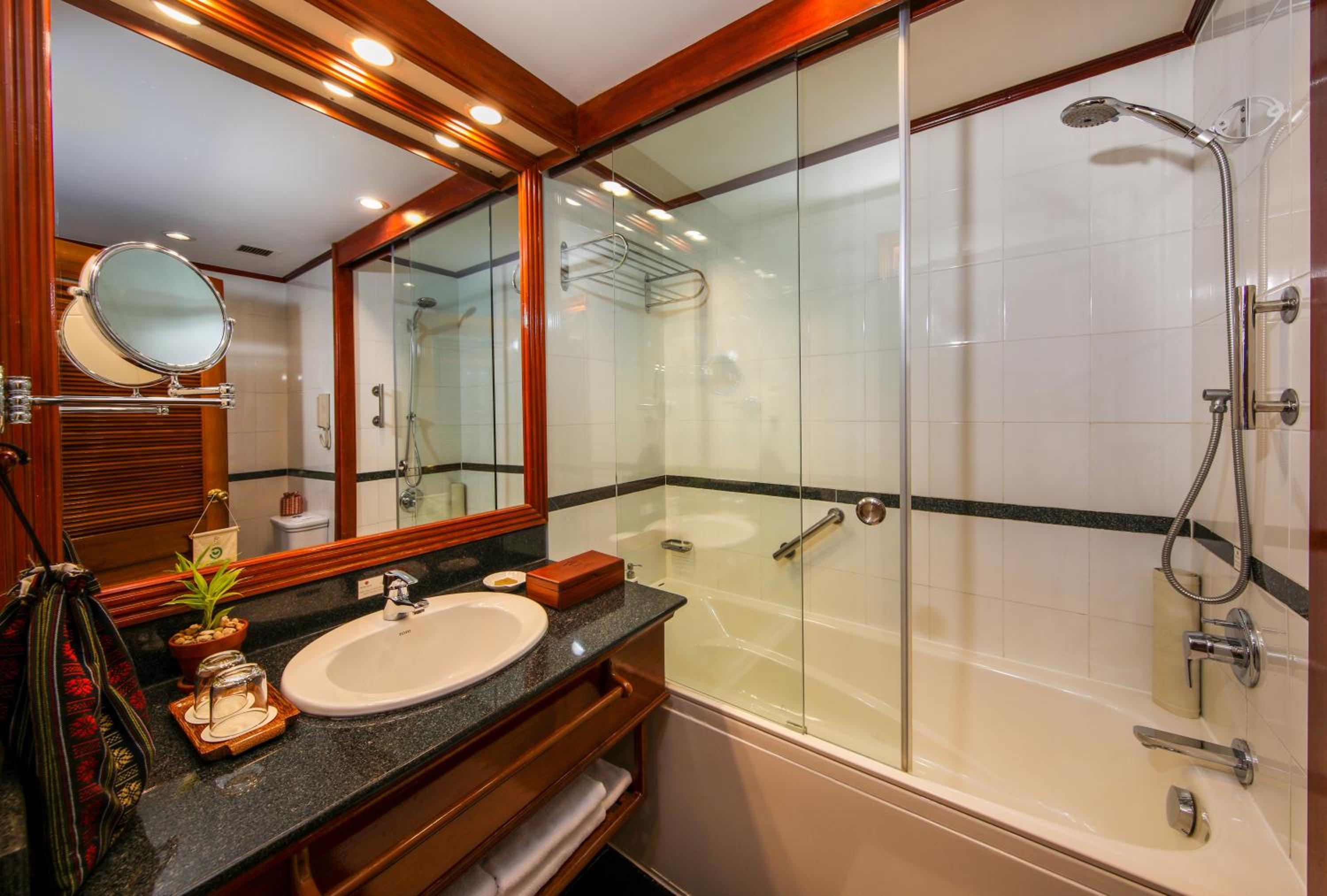 Deluxe Twin Room with Balcony and Pool View photo 2