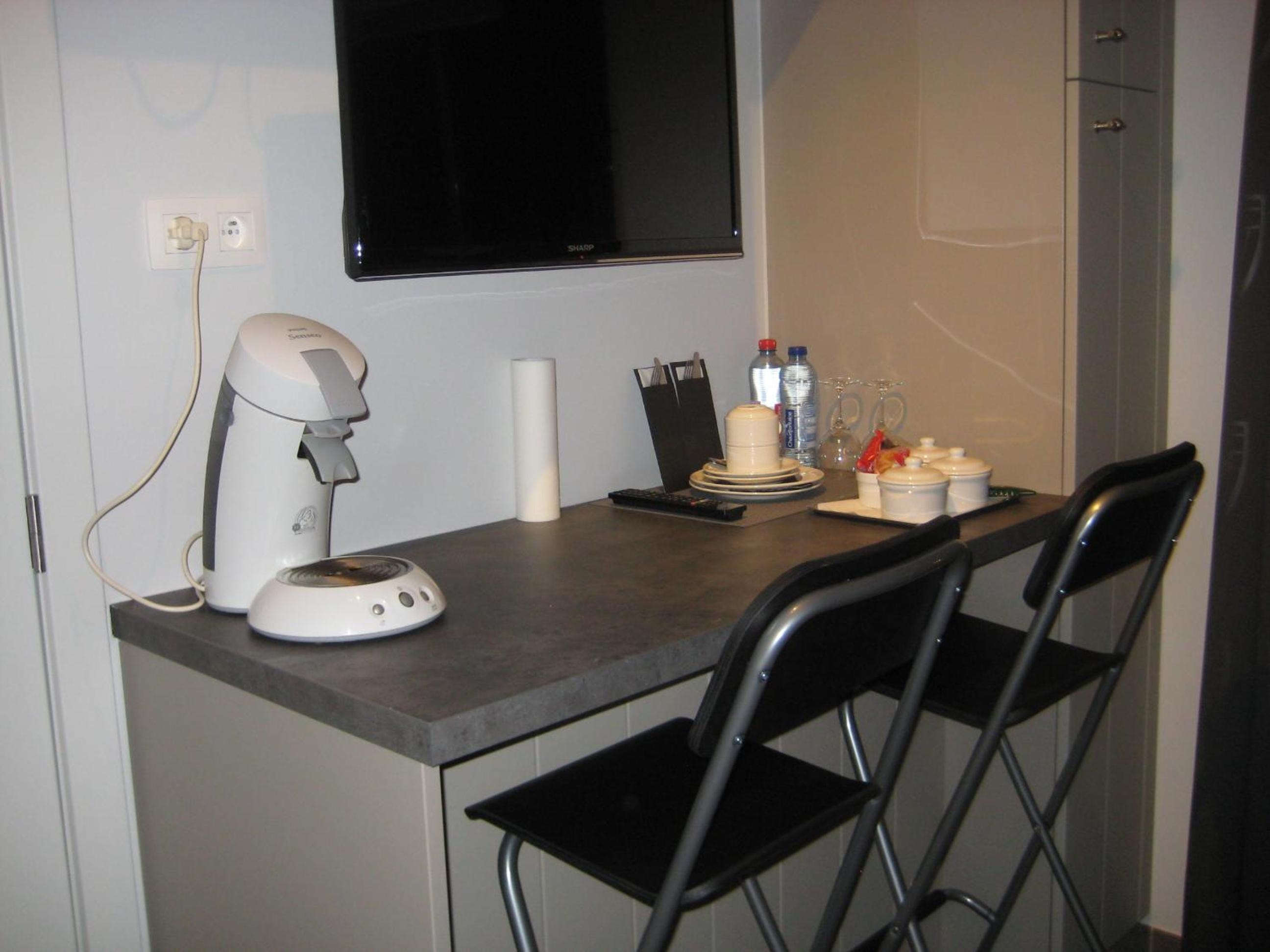 Standard Double or Twin Room - Photo 3