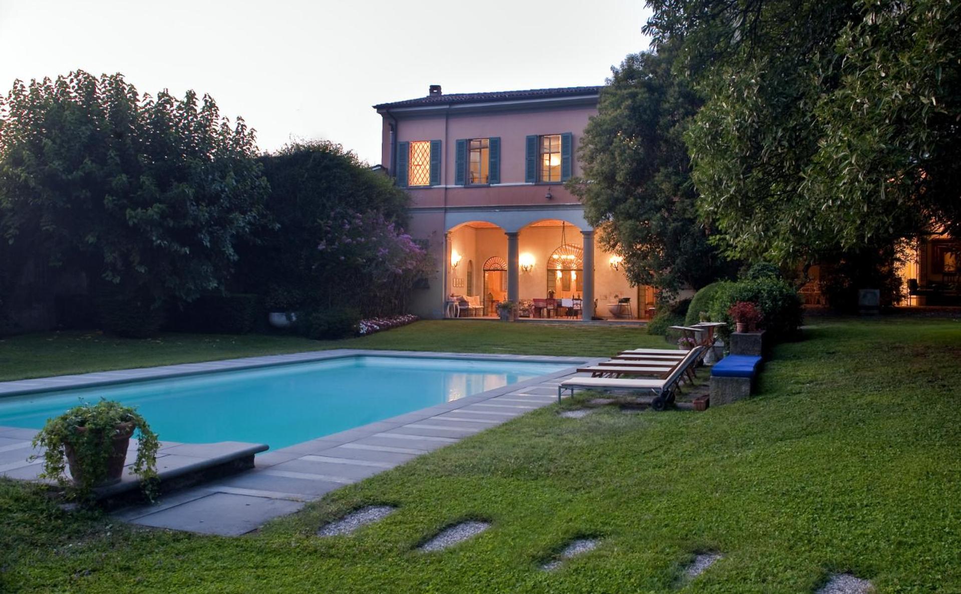 Villa photo 2