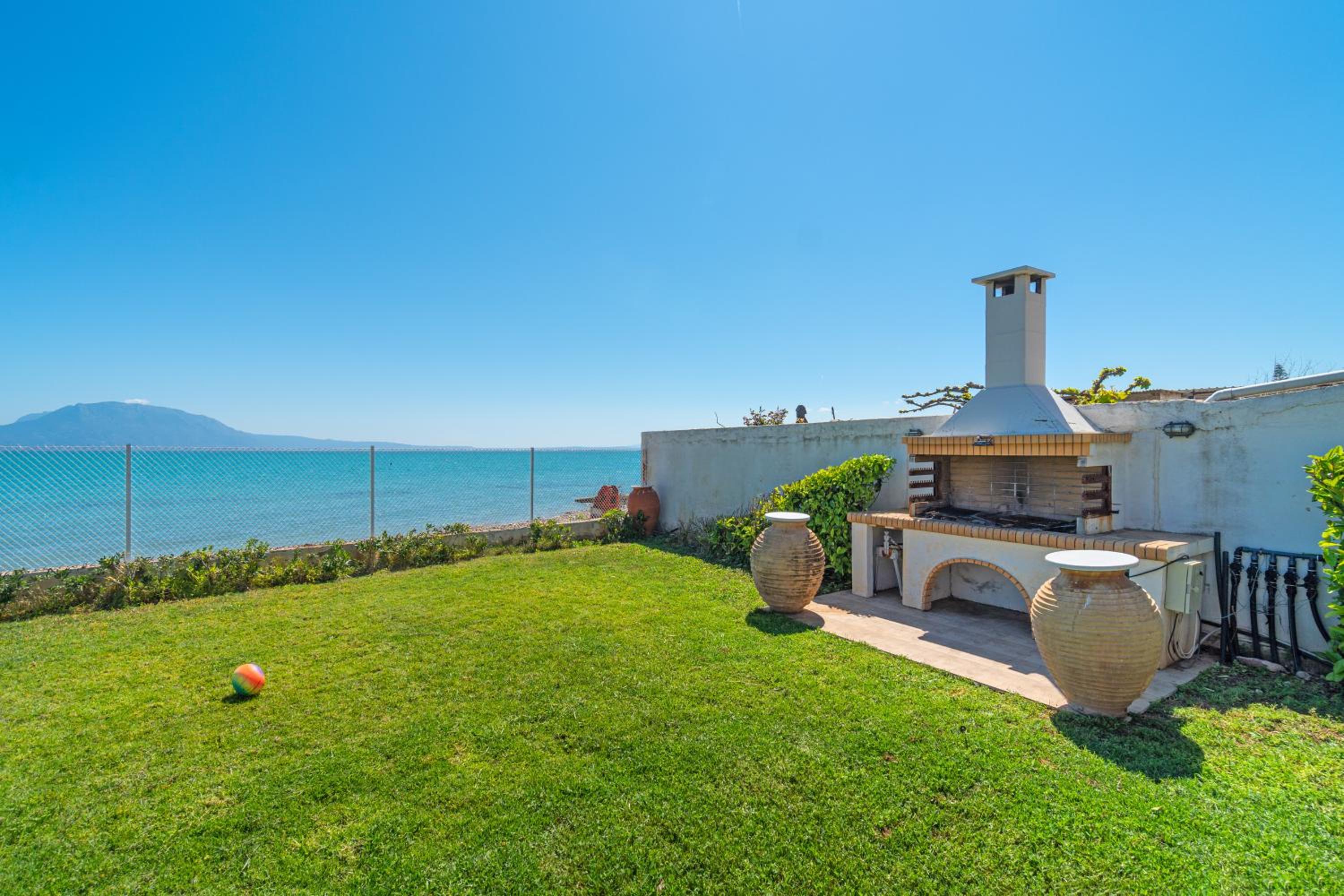 Villa - Beach Front - Photo 14