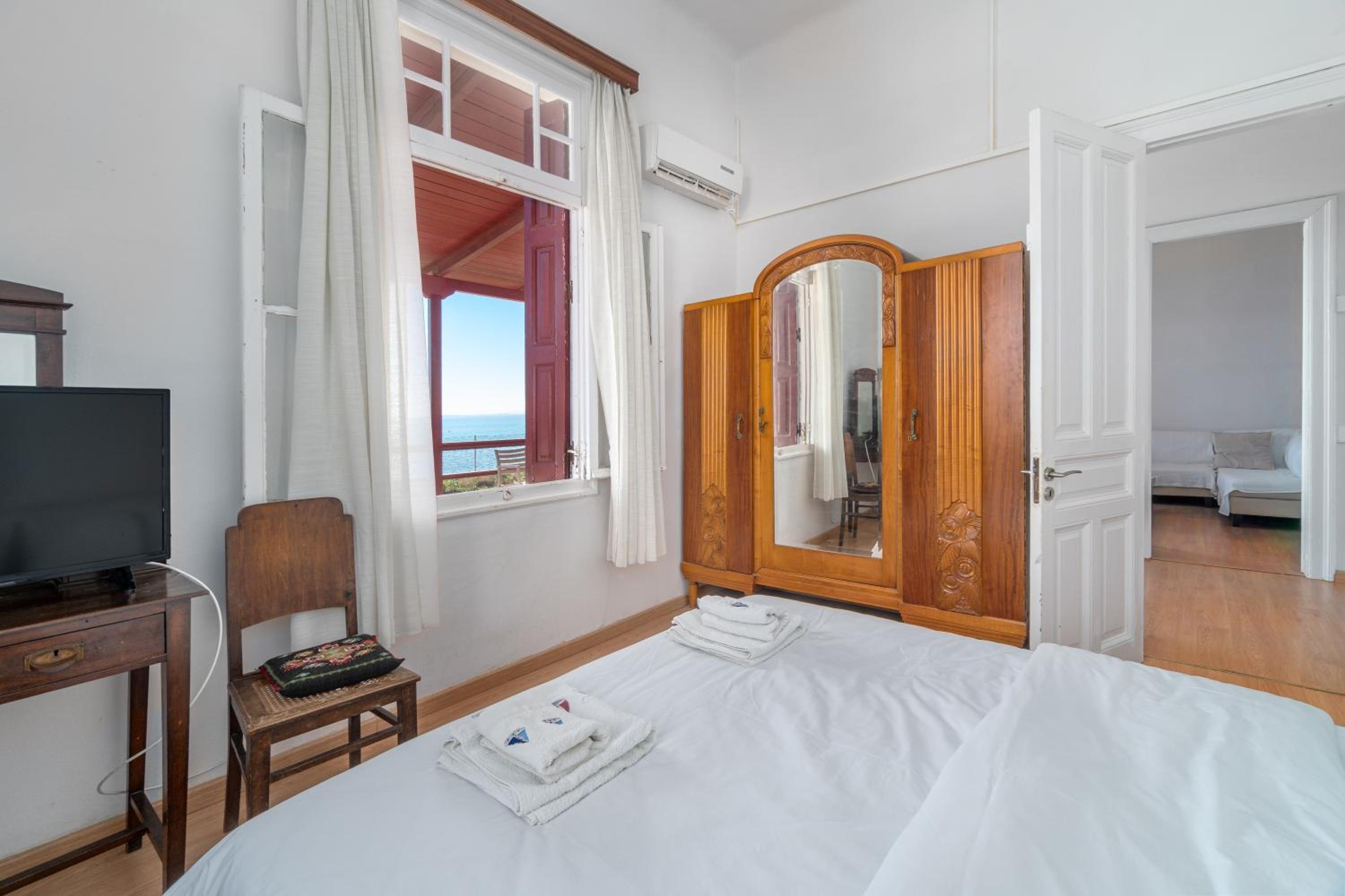 Villa - Beach Front - Photo 7