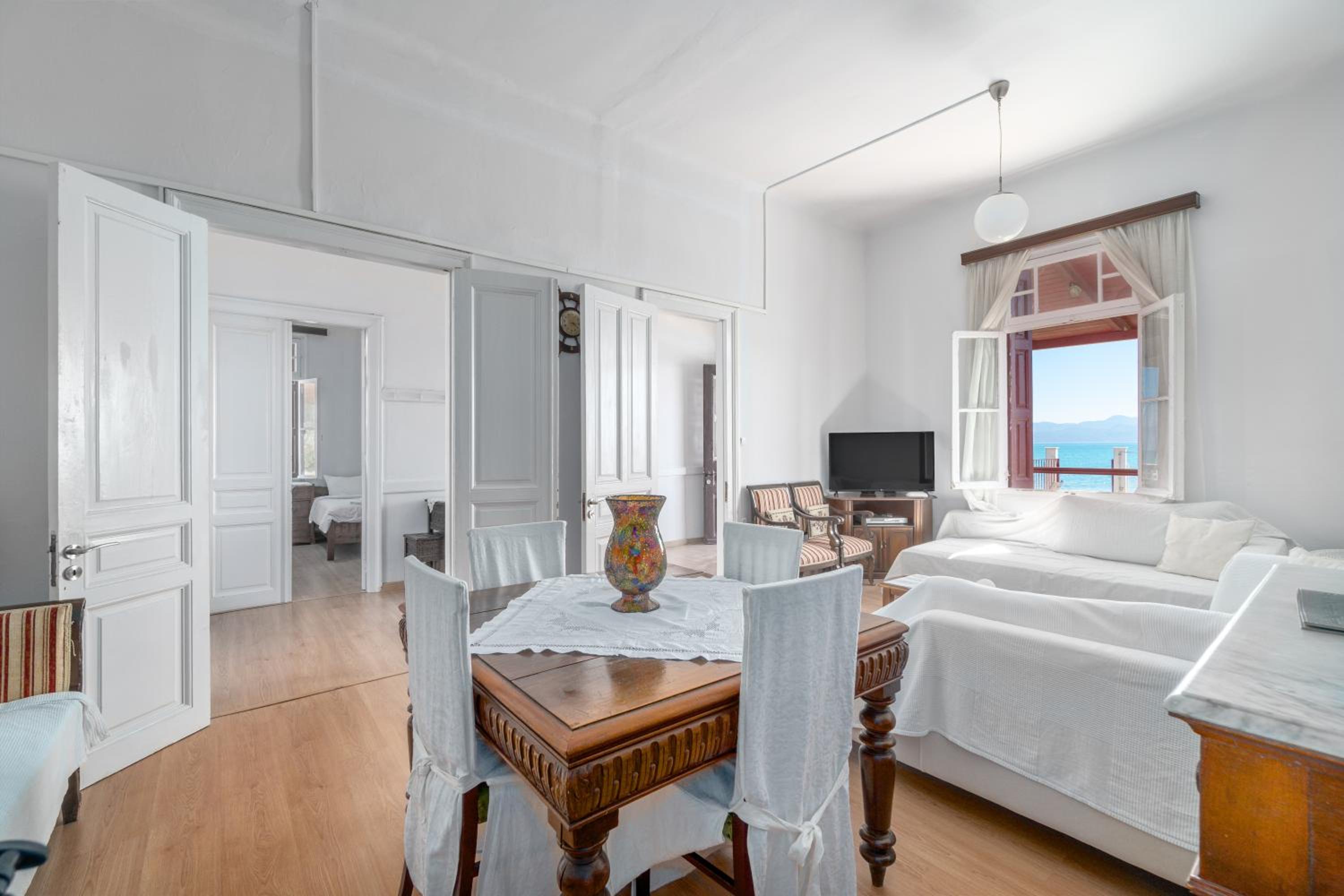 Villa - Beach Front - Photo 25