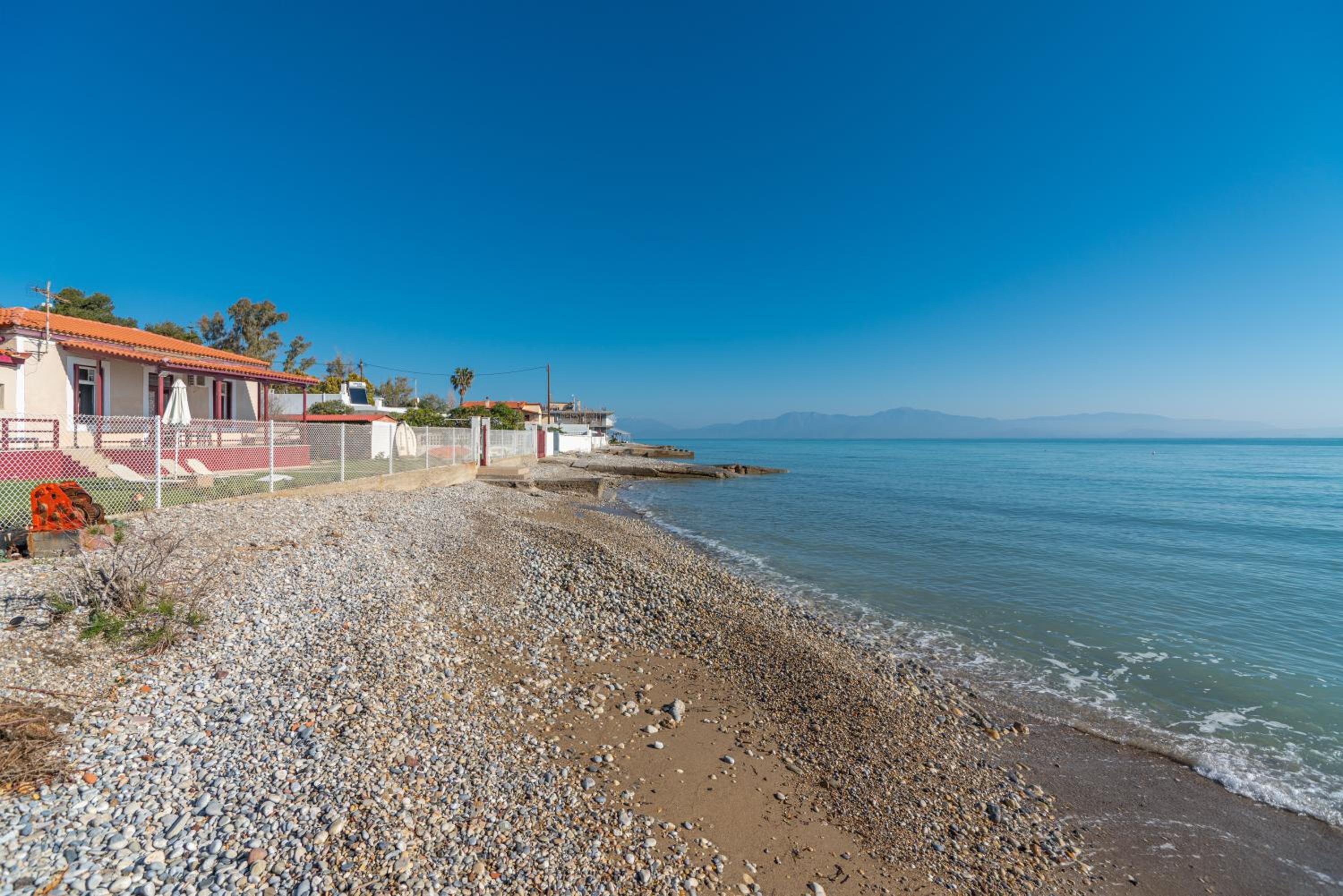 Villa - Beach Front - Photo 20