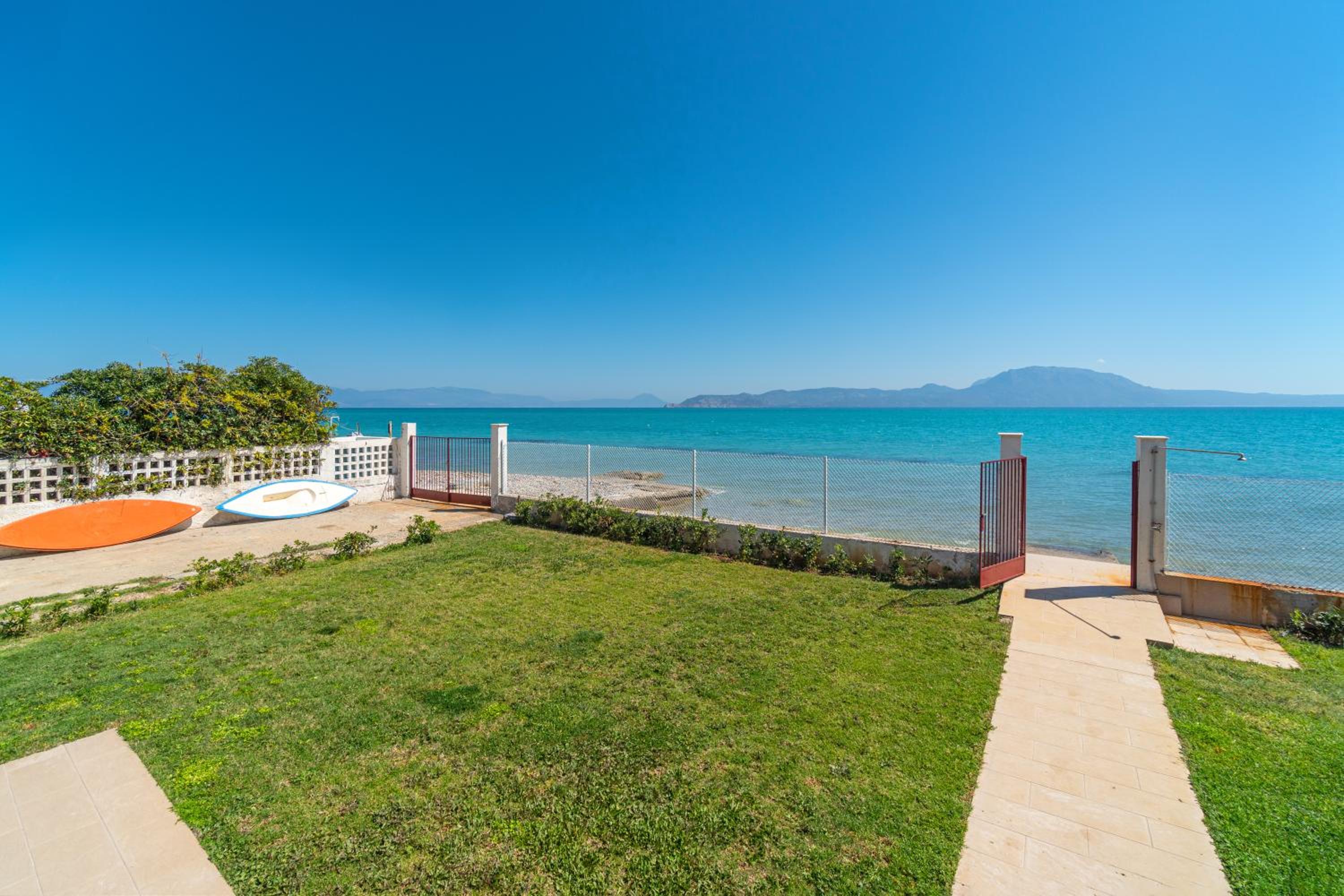 Villa - Beach Front - Photo 11
