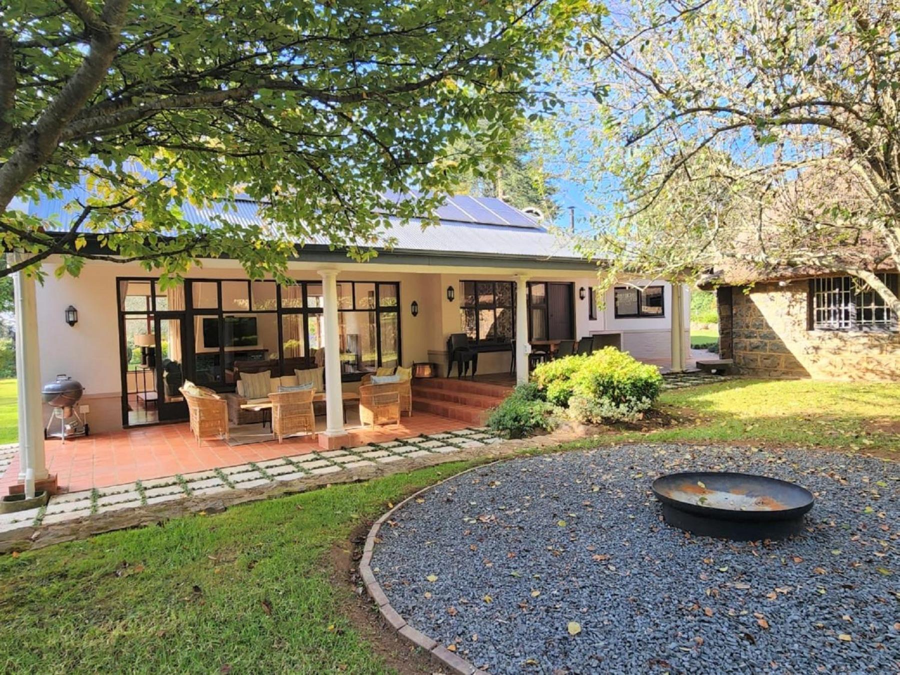 Six-Bedroom House photo 3