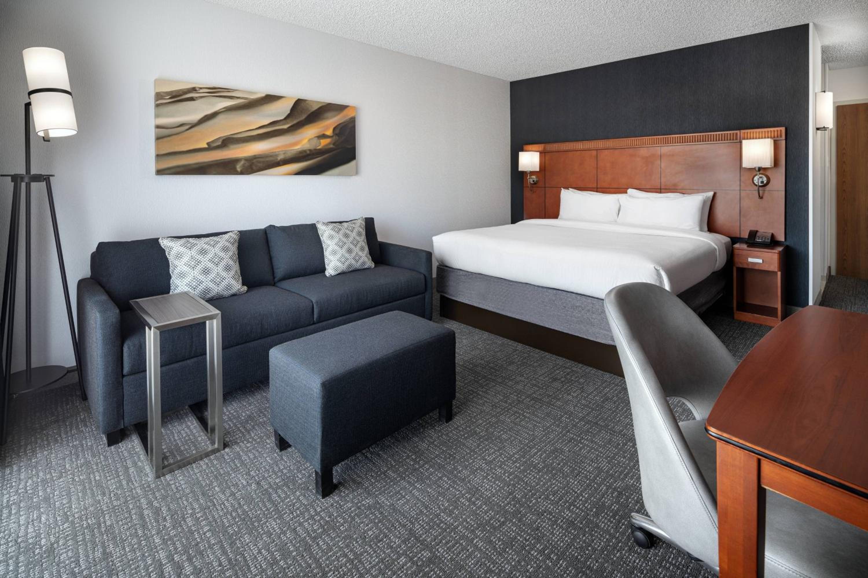 King Room with Sofa Bed - Photo 1