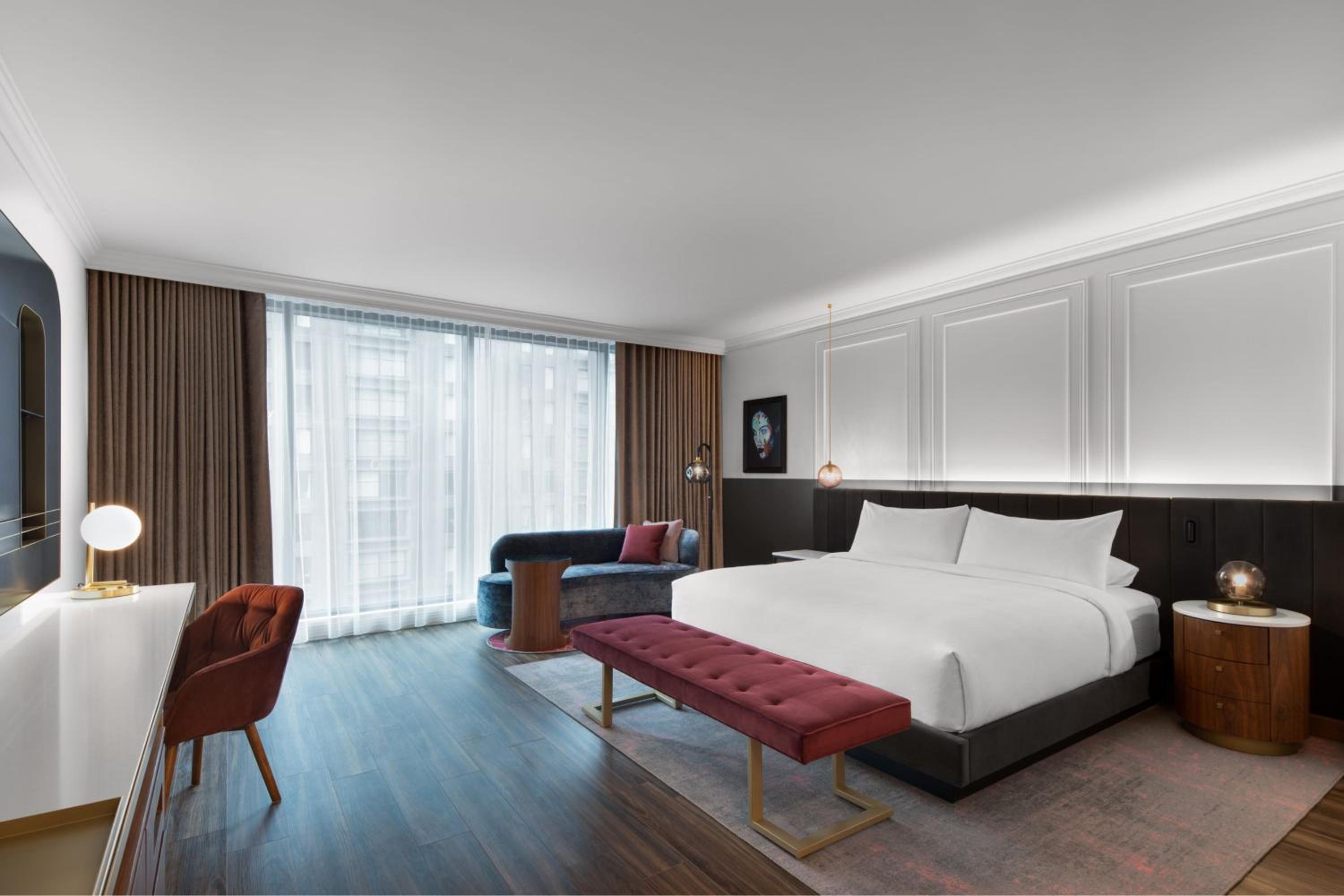 Standard King Room with City View