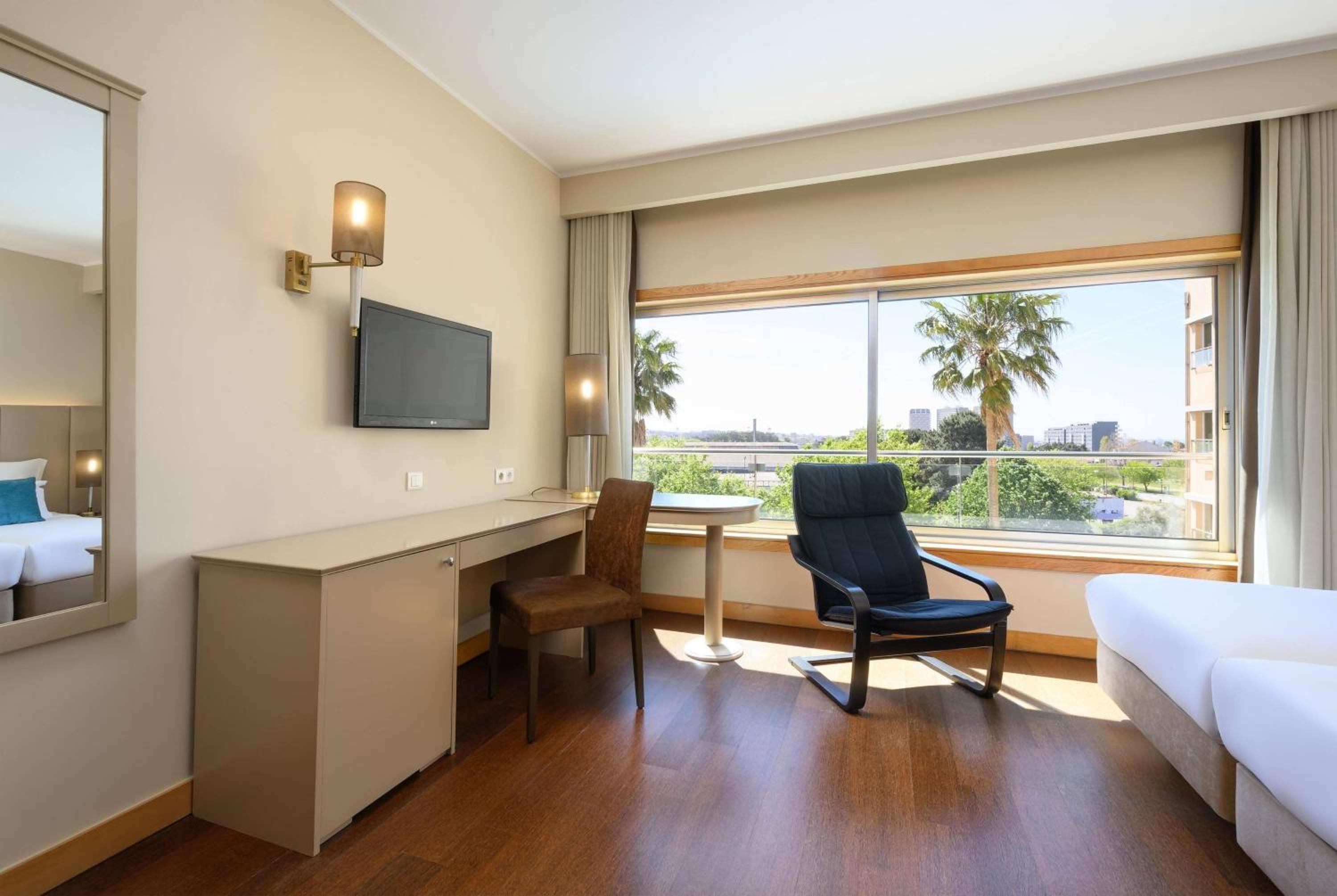 Deluxe Double Room with Pool View -  Non-Smoking - Photo 2