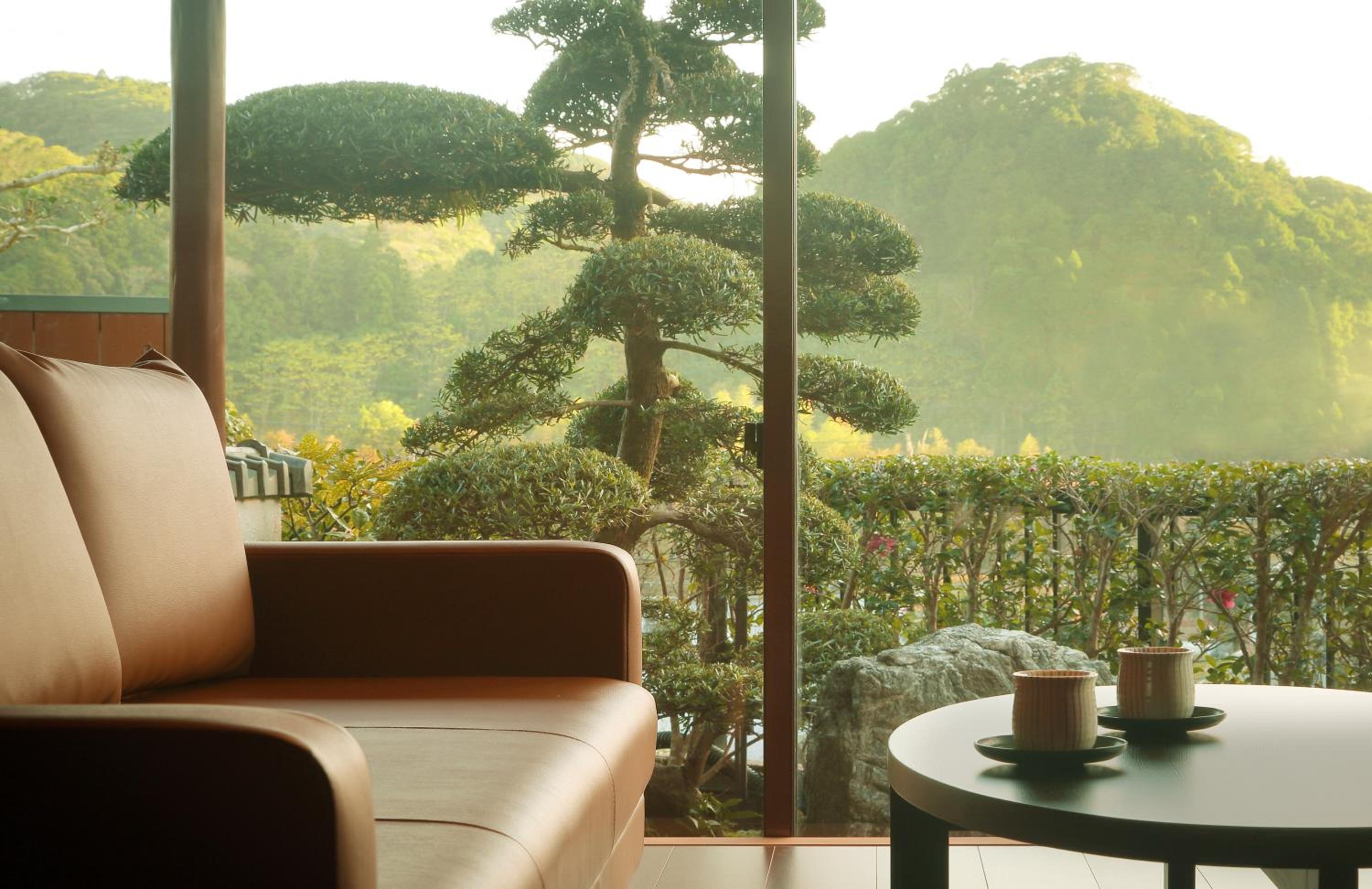 Deluxe Family Suite - Photo 10