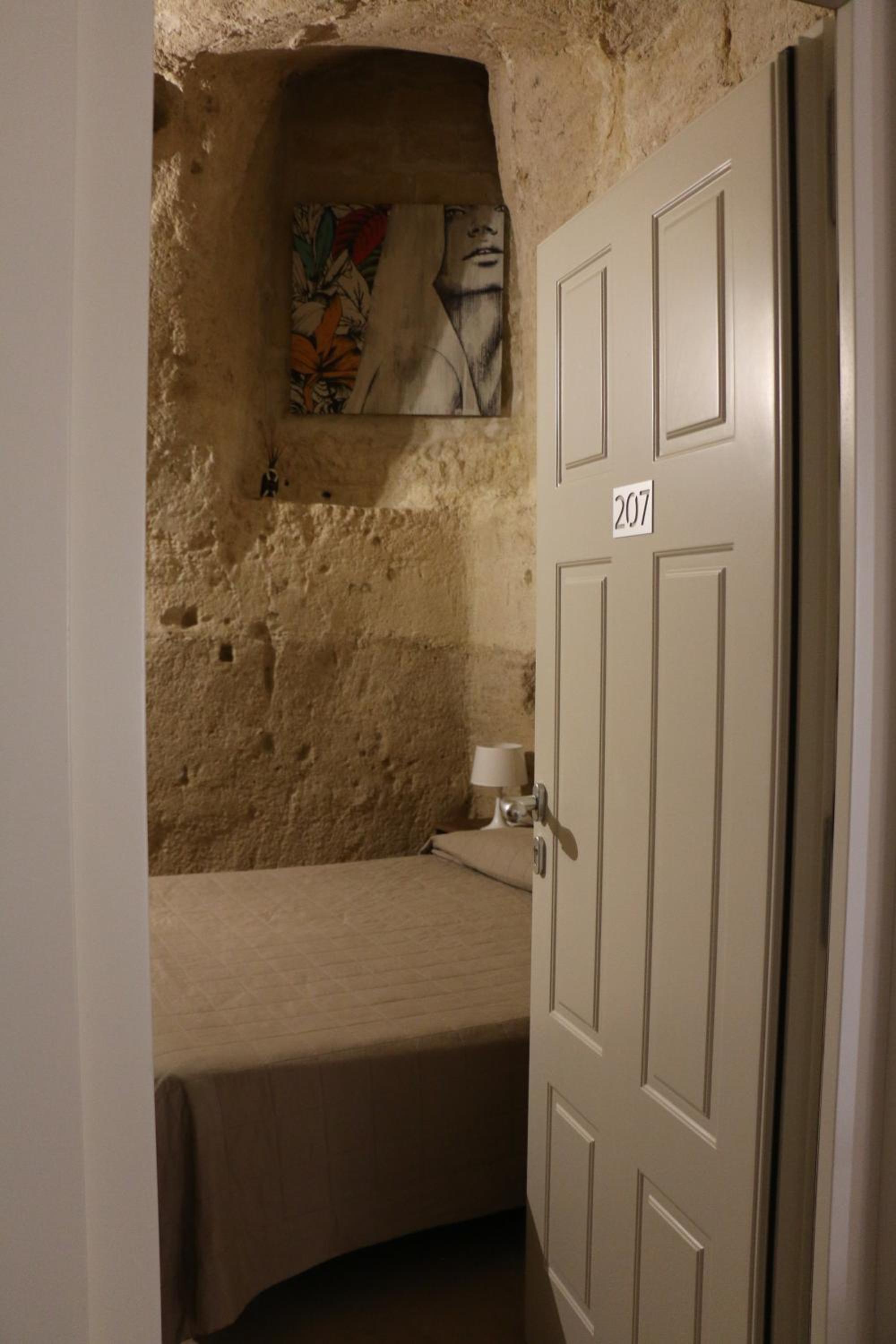 Outbuilding in Cave without Window - Photo 1