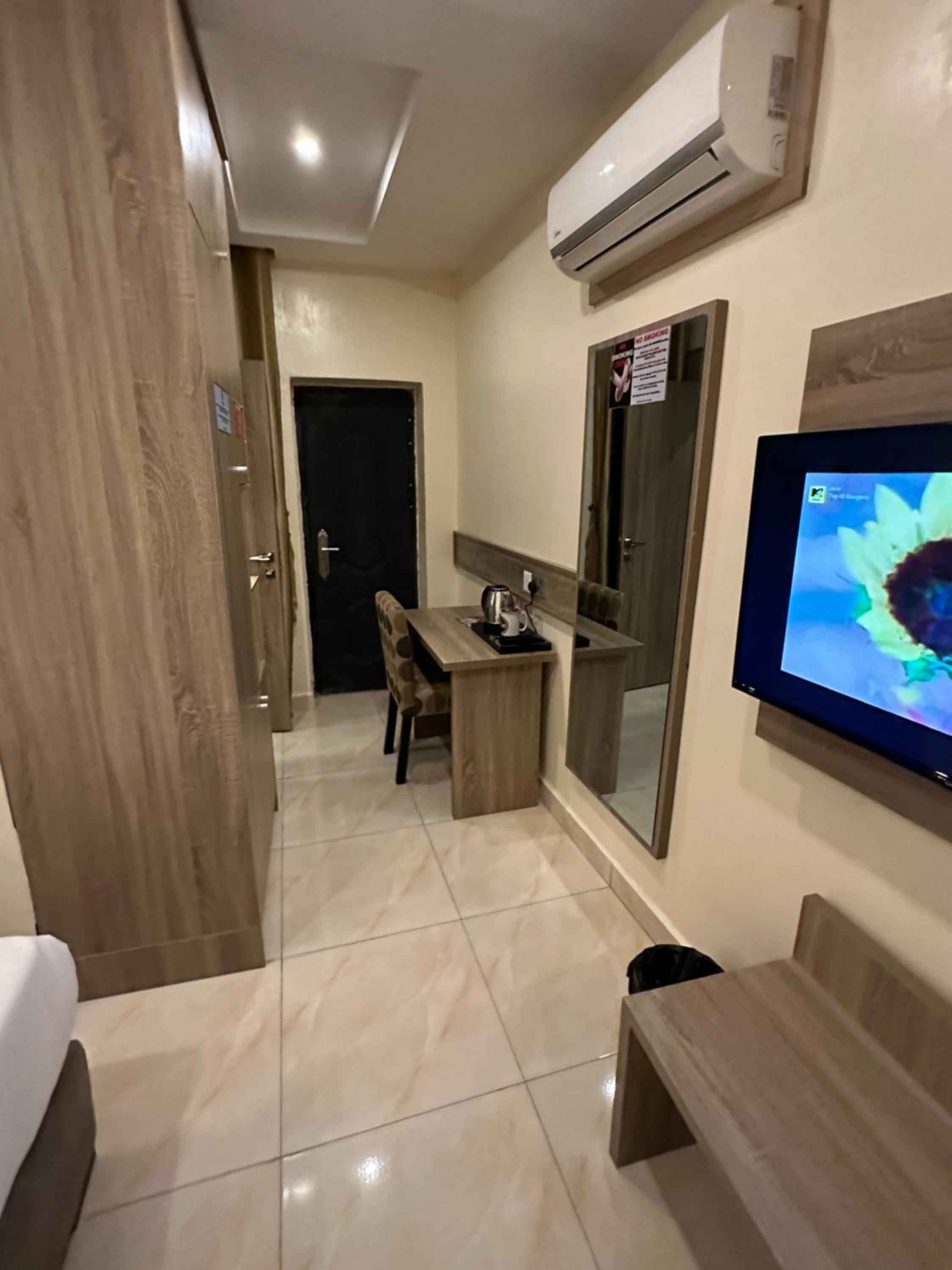 Deluxe Room - Photo 1