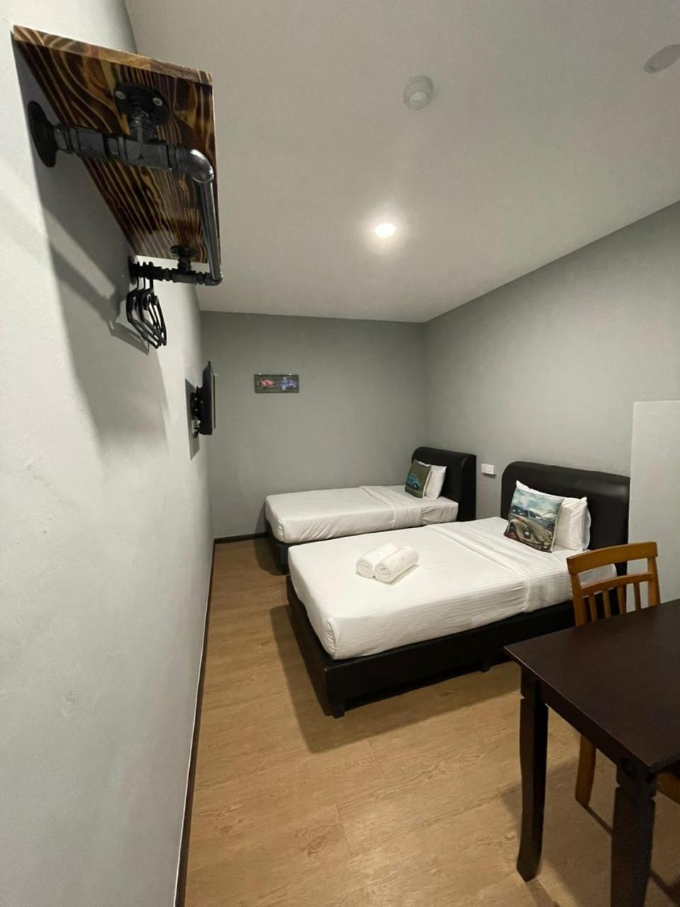Standard Twin Room - Photo 2