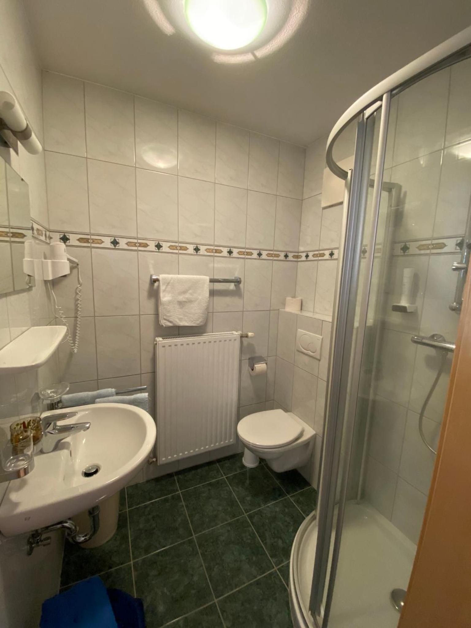 Budget Twin Room photo 3