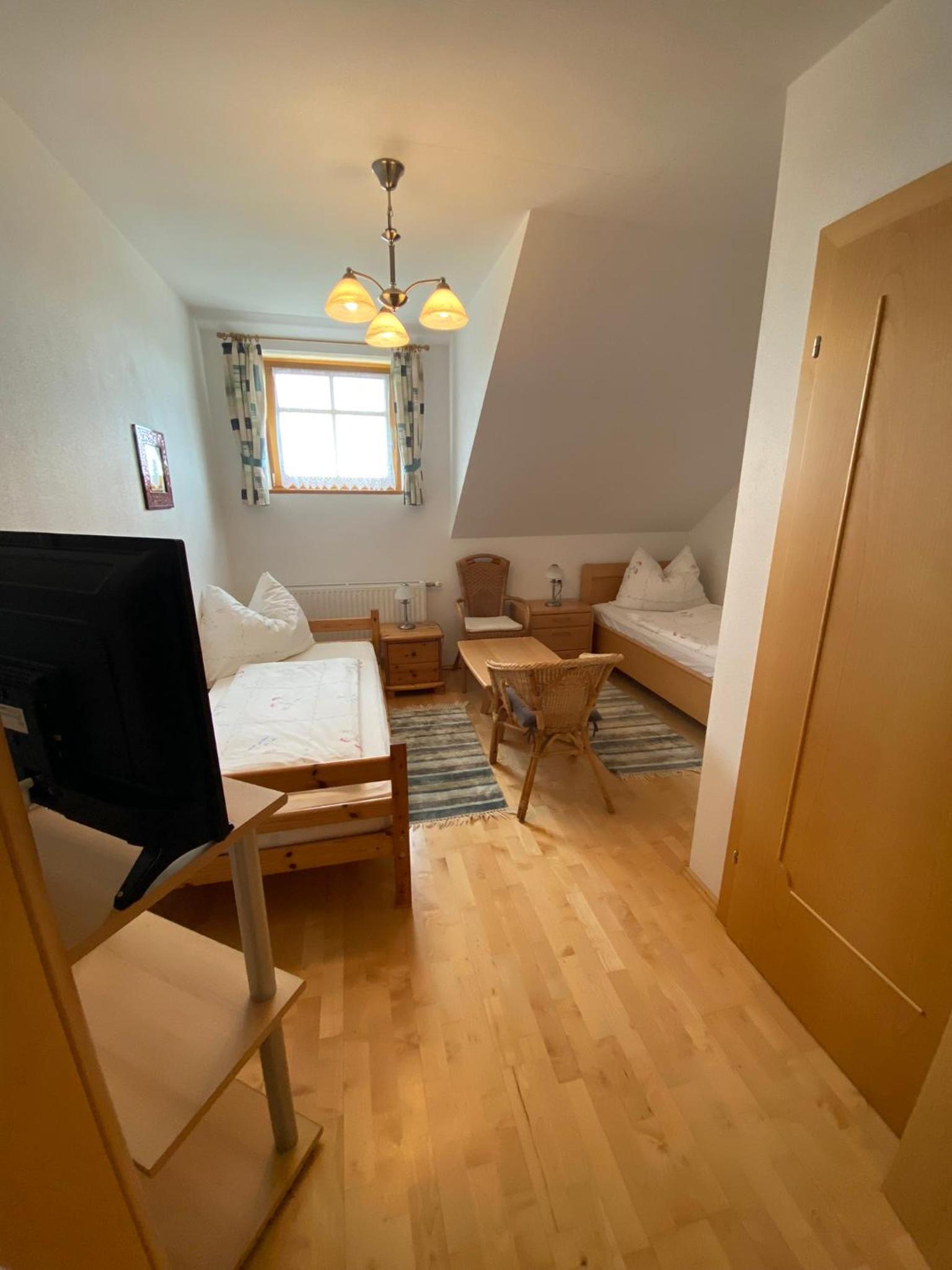 Budget Twin Room photo 2
