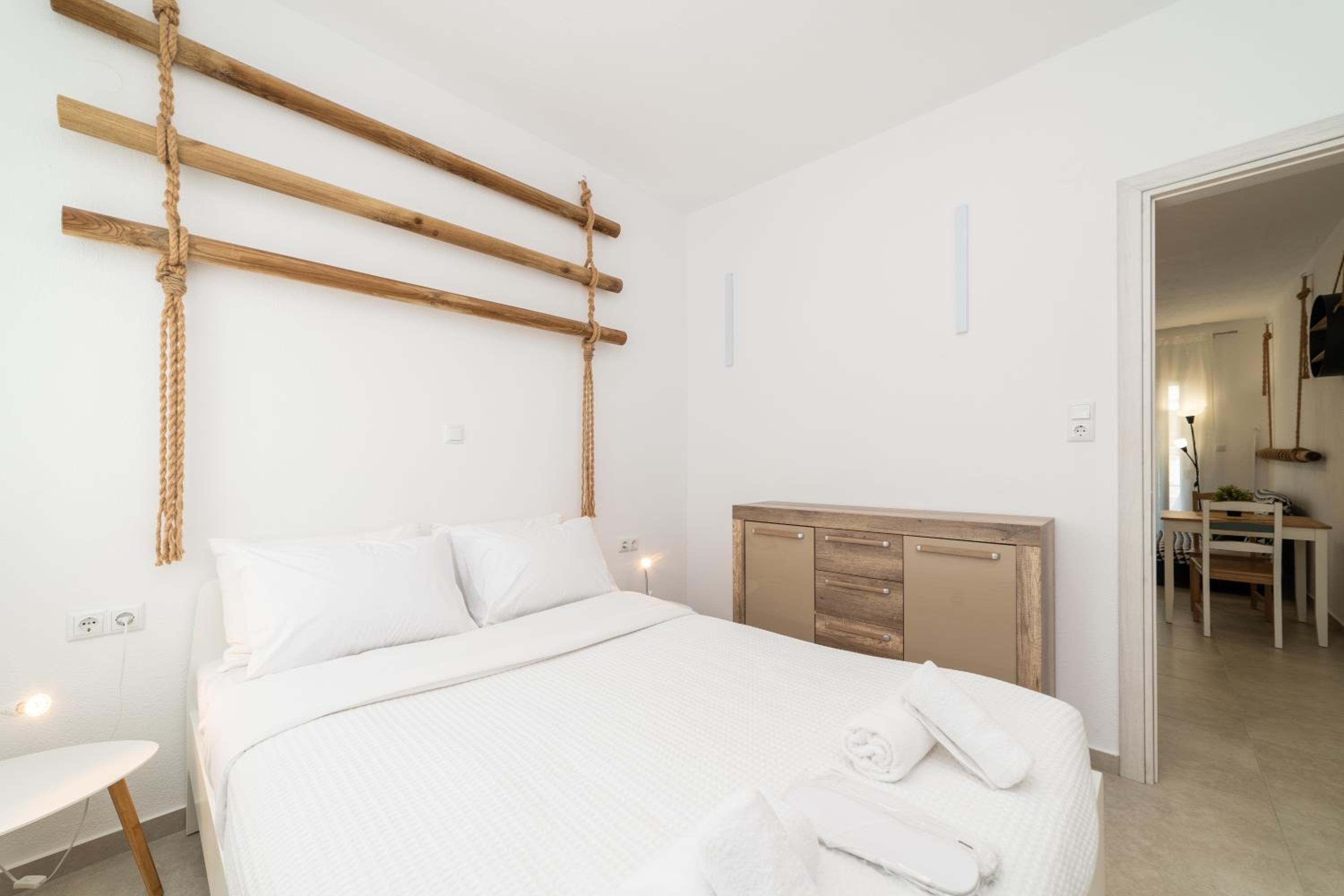 One-Bedroom Apartment photo 3
