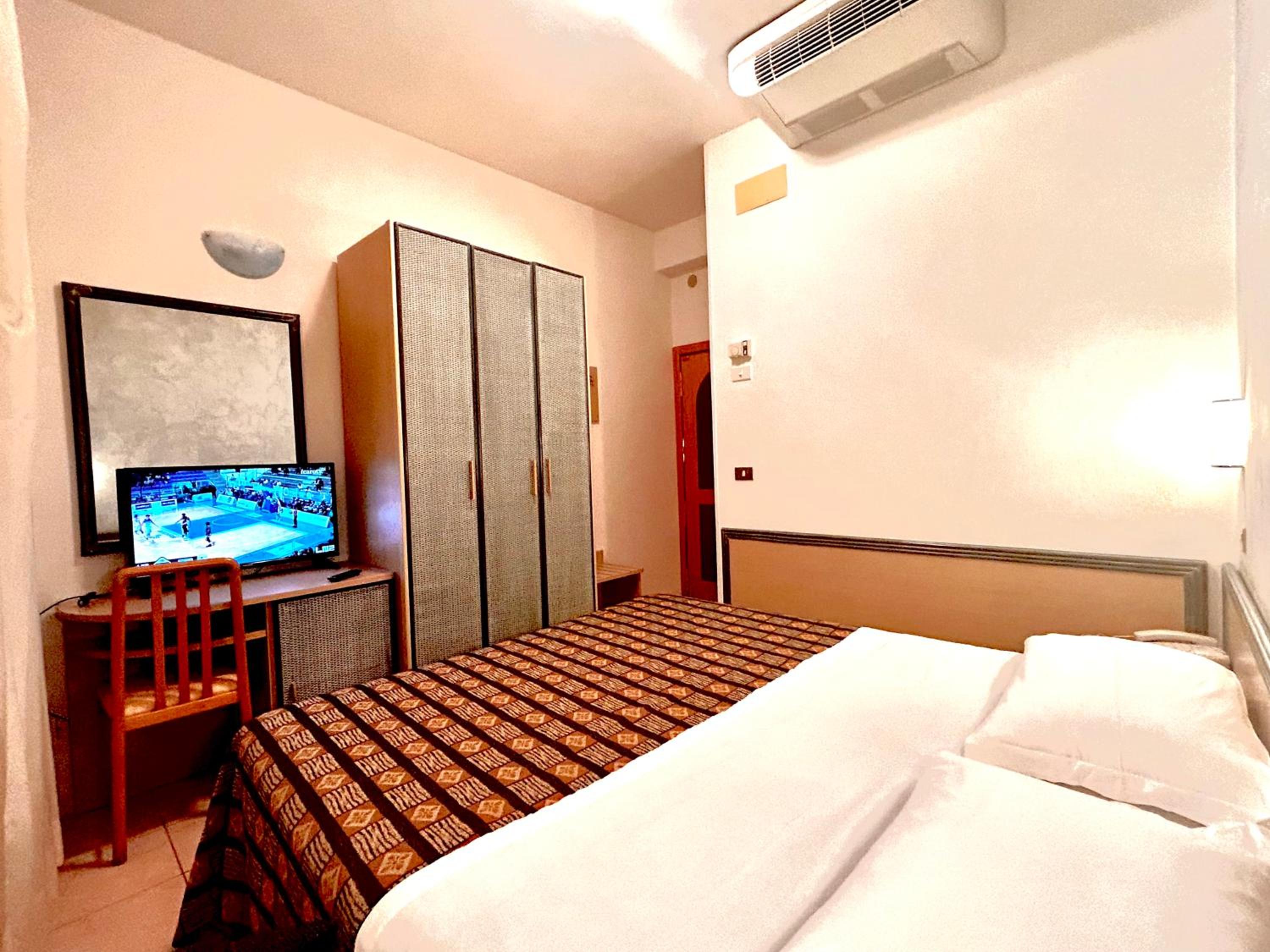 Double or Twin Room - Photo 1