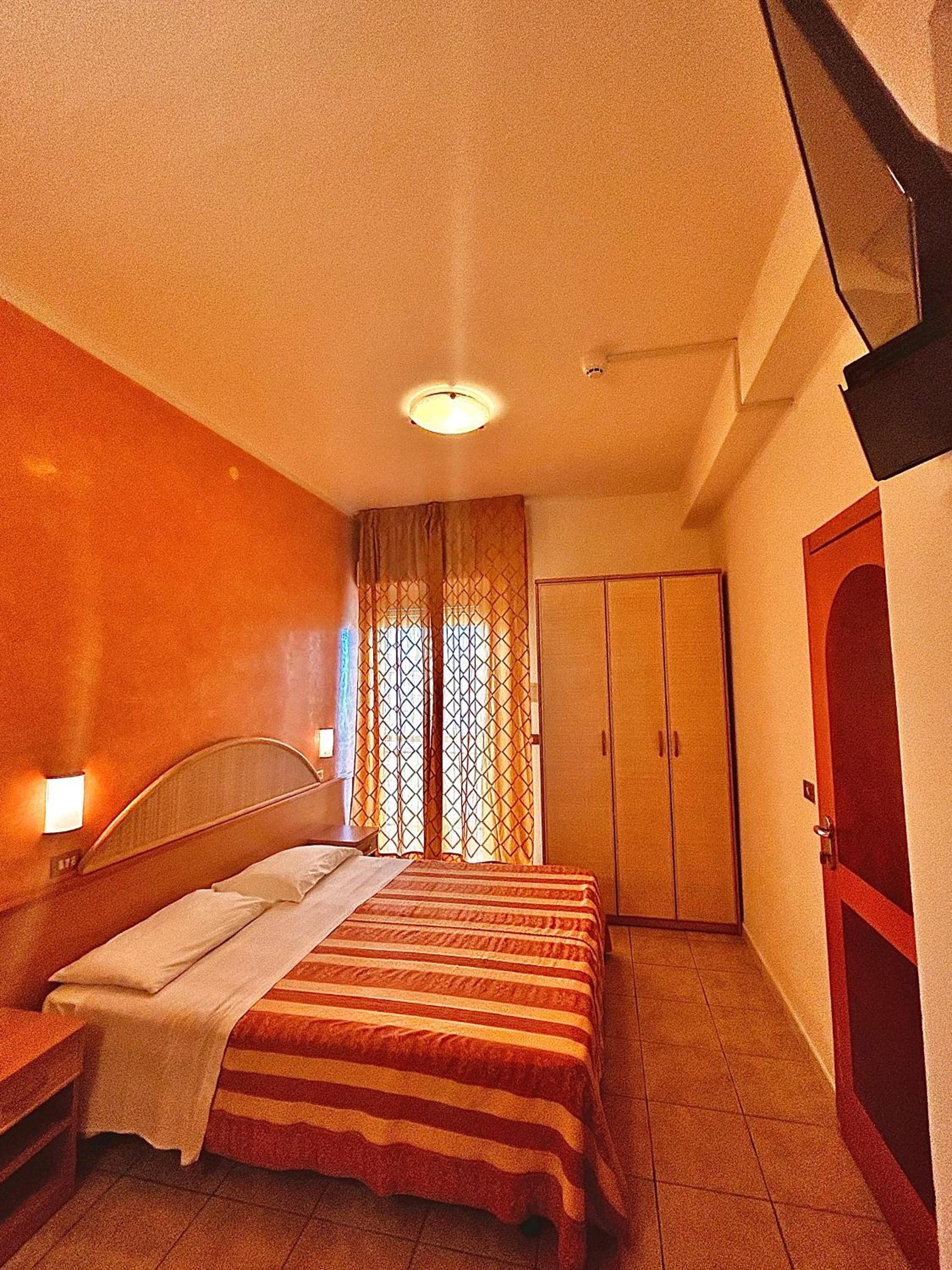 Double or Twin Room - Photo 3