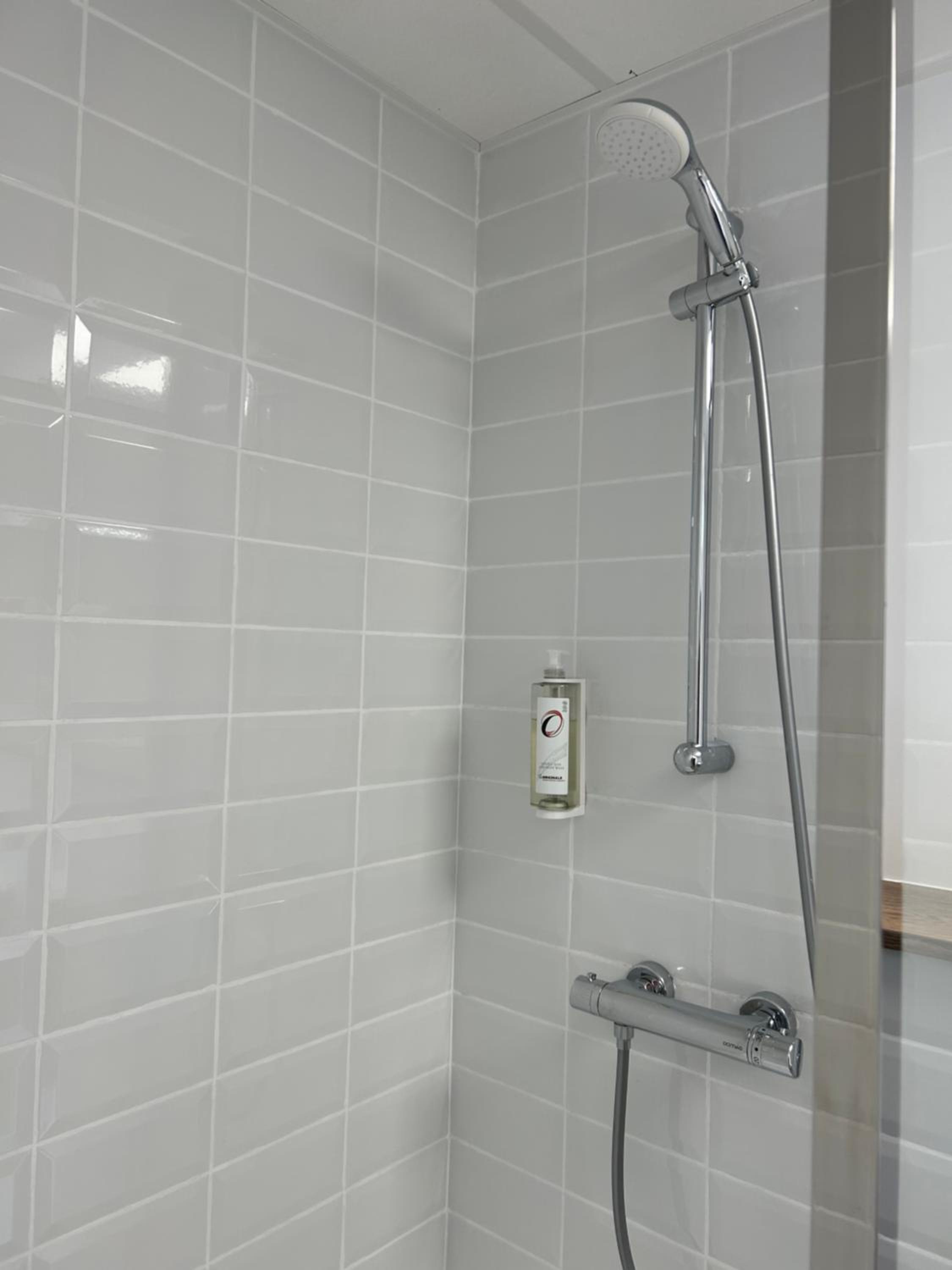 Twin Room - Photo 2