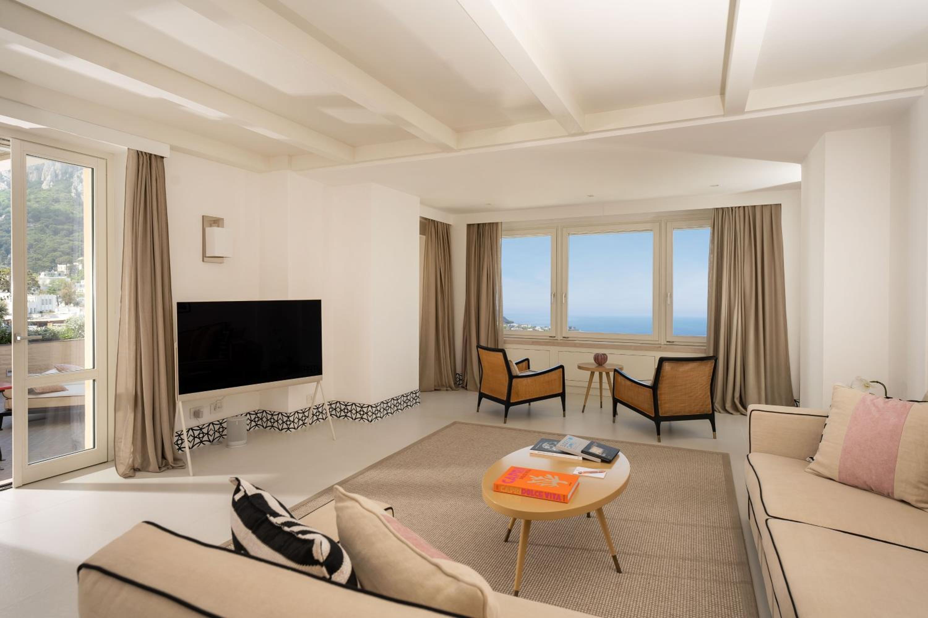 One-Bedroom Suite - Photo 10