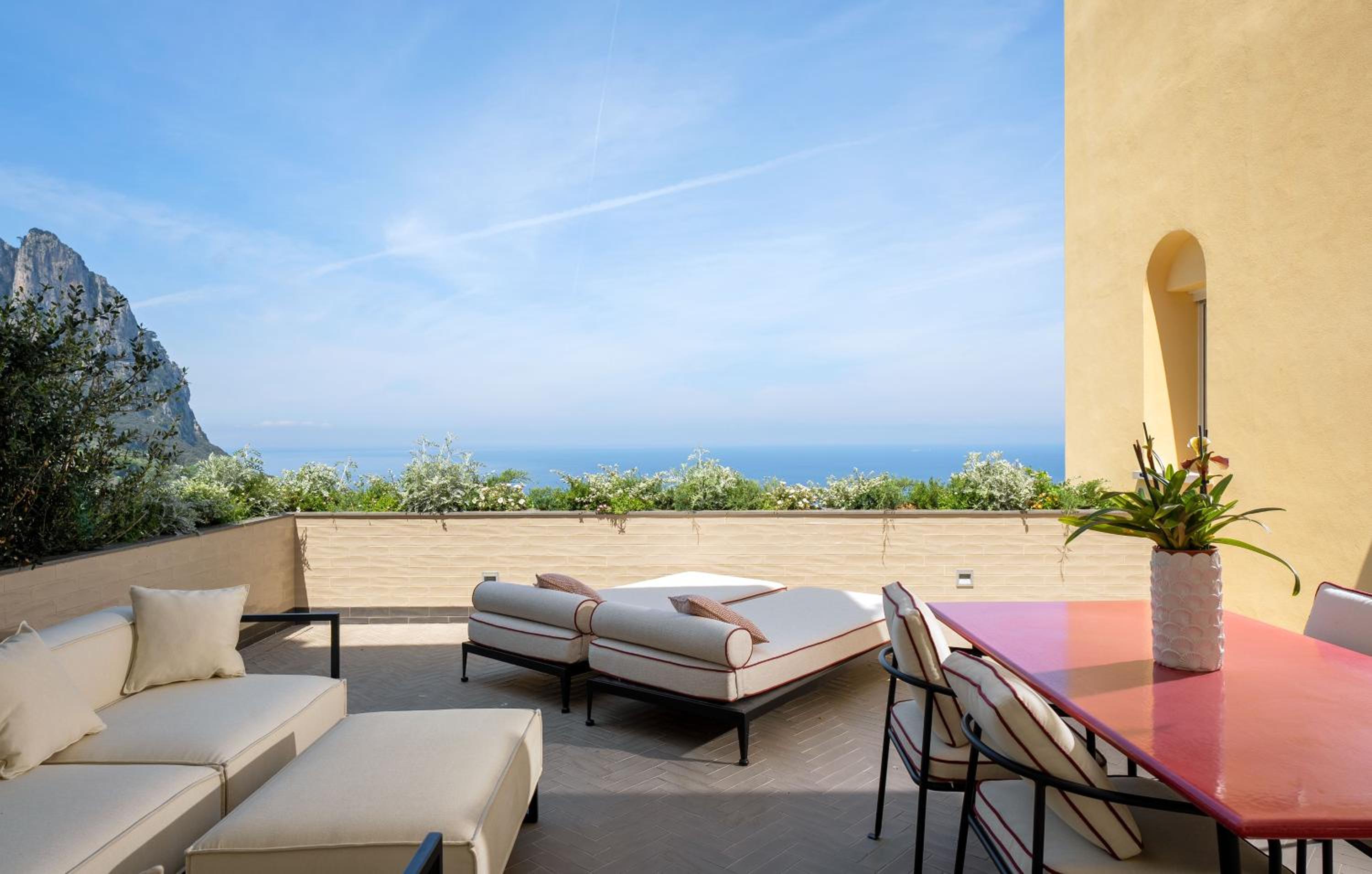 One-Bedroom Suite - Photo 7