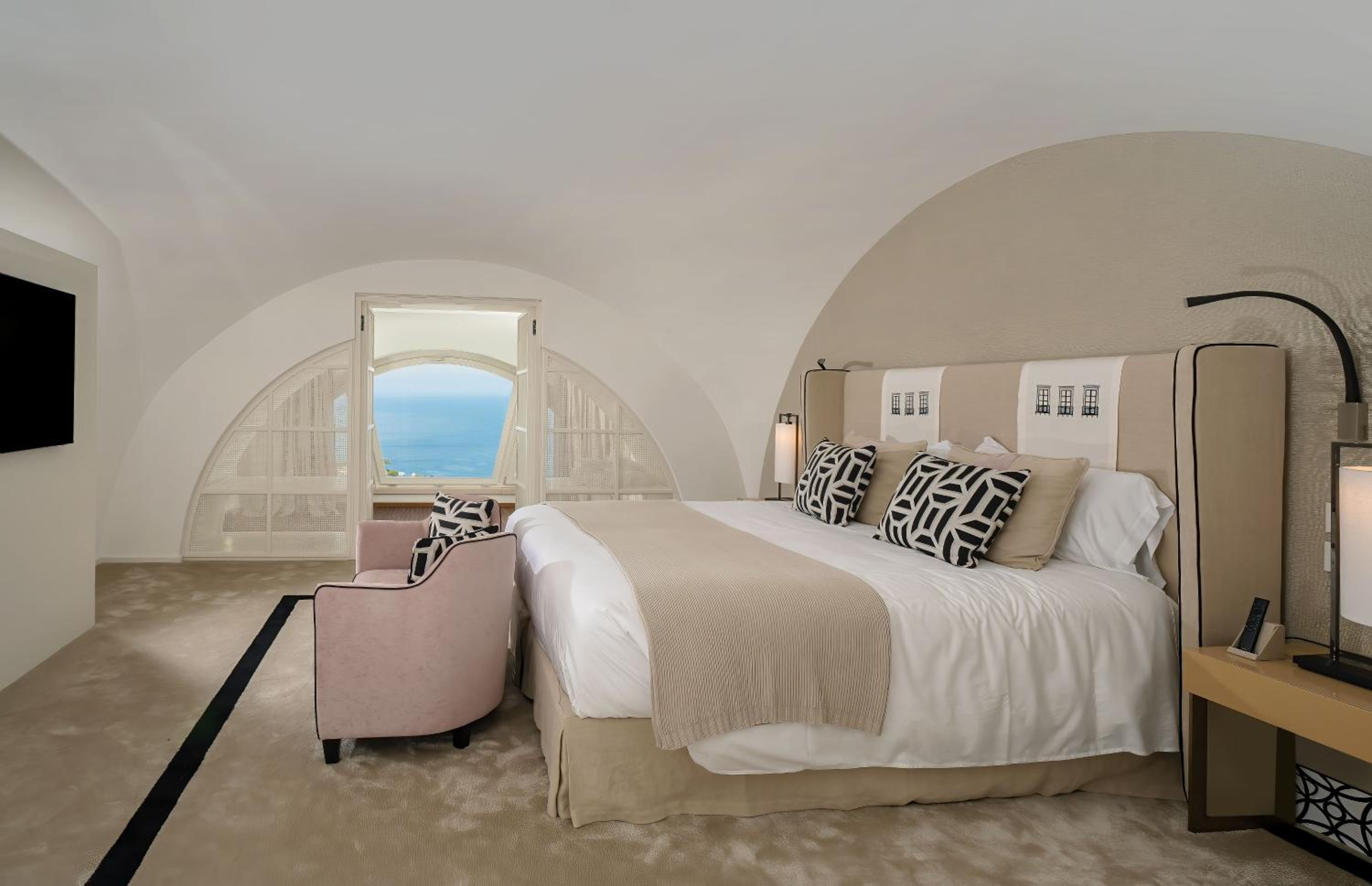 One-Bedroom Suite - Photo 11