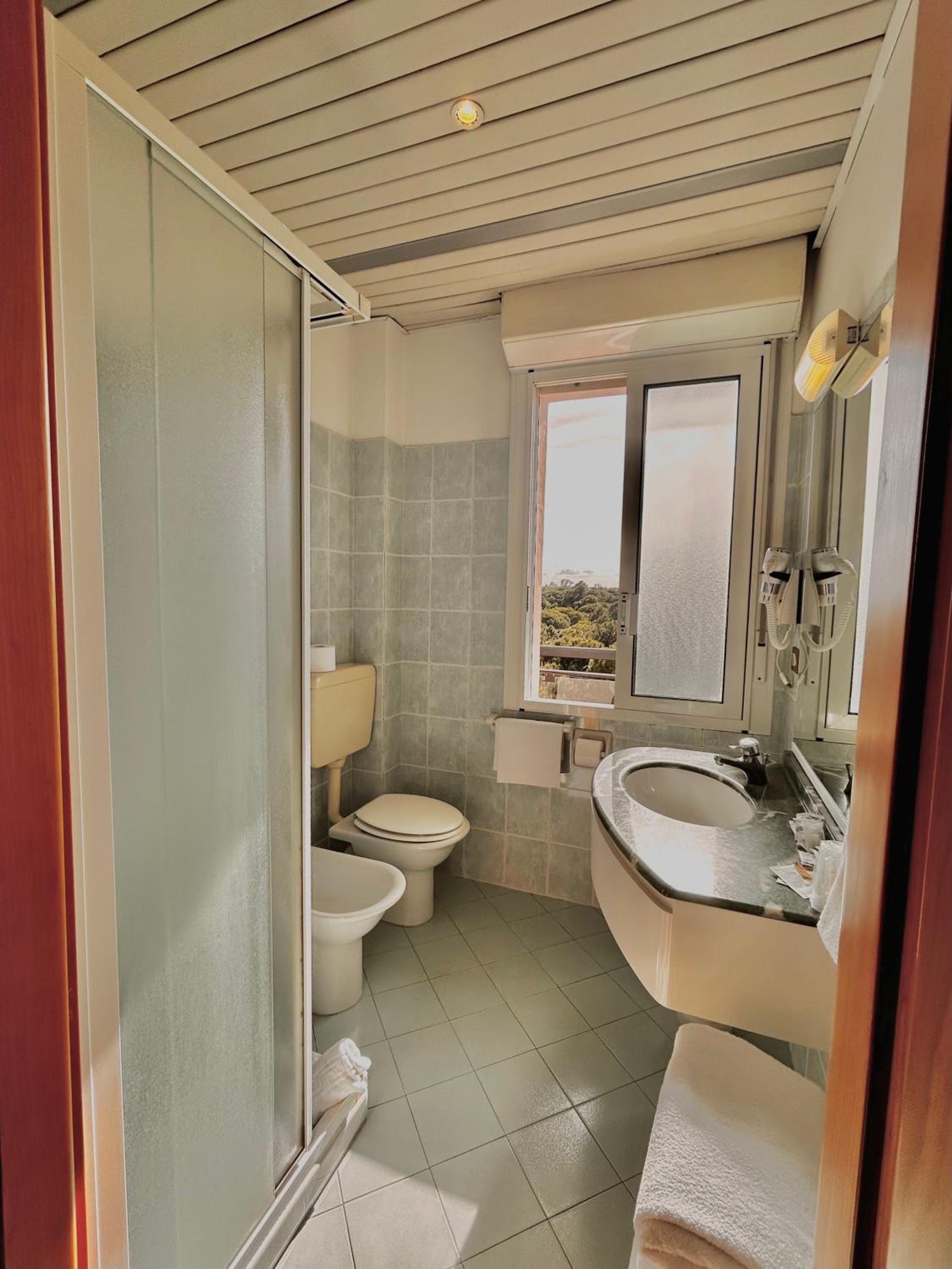 Triple Room - Photo 6