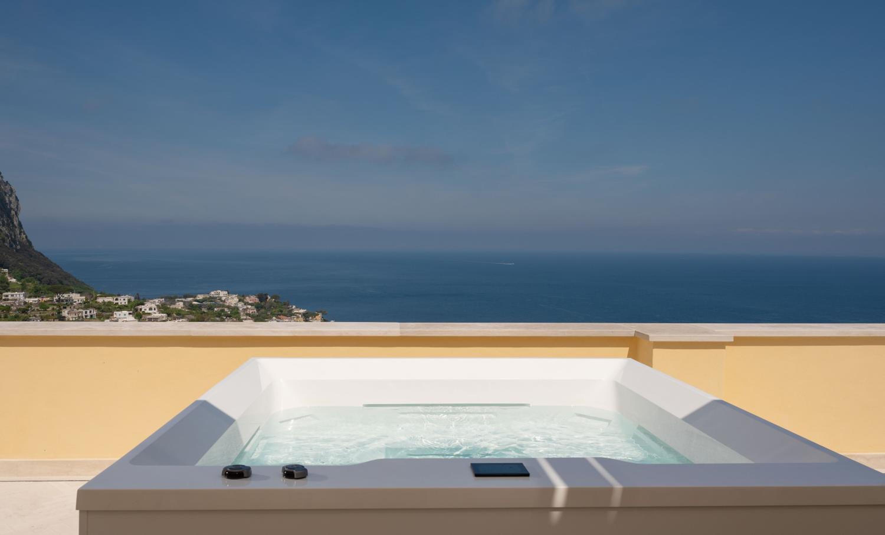 Suite with Spa Bath - Photo 8