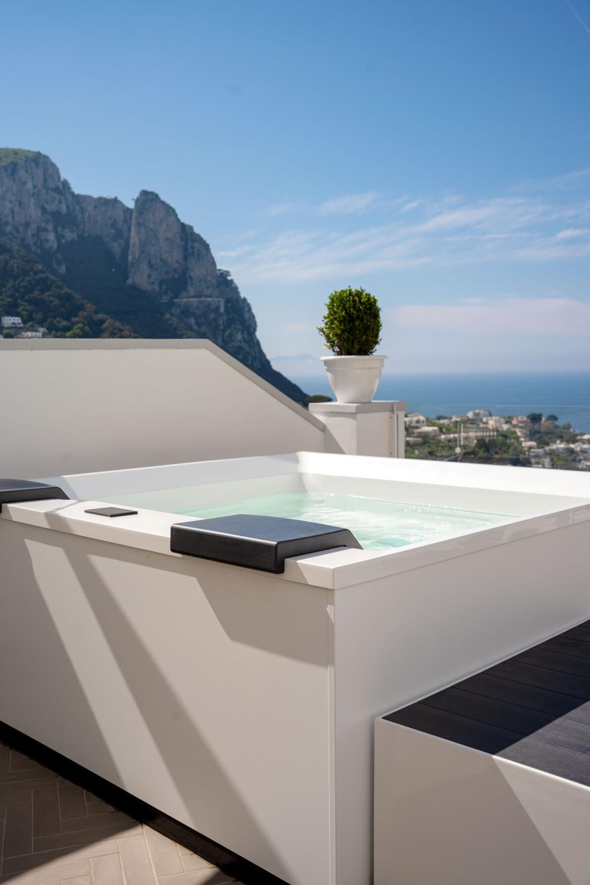 Suite with Spa Bath - Photo 11