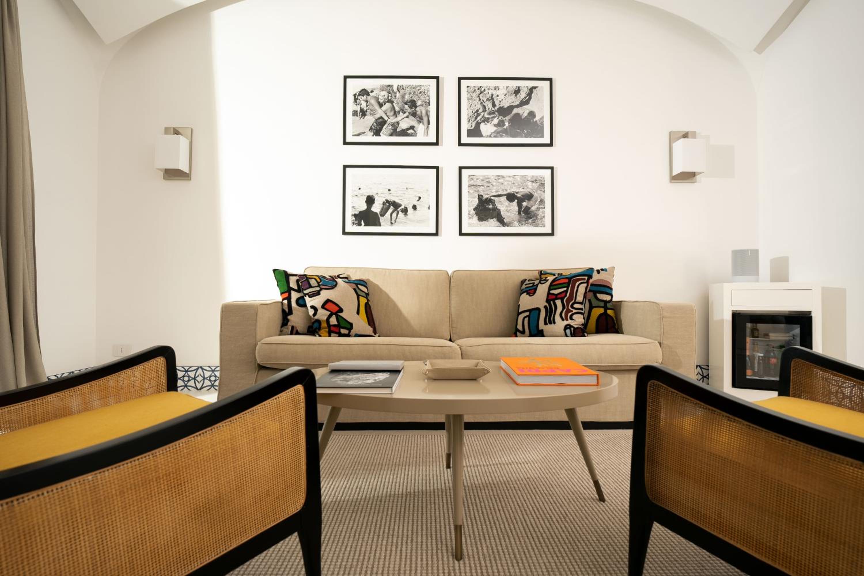 Deluxe Junior Suite - Photo 9