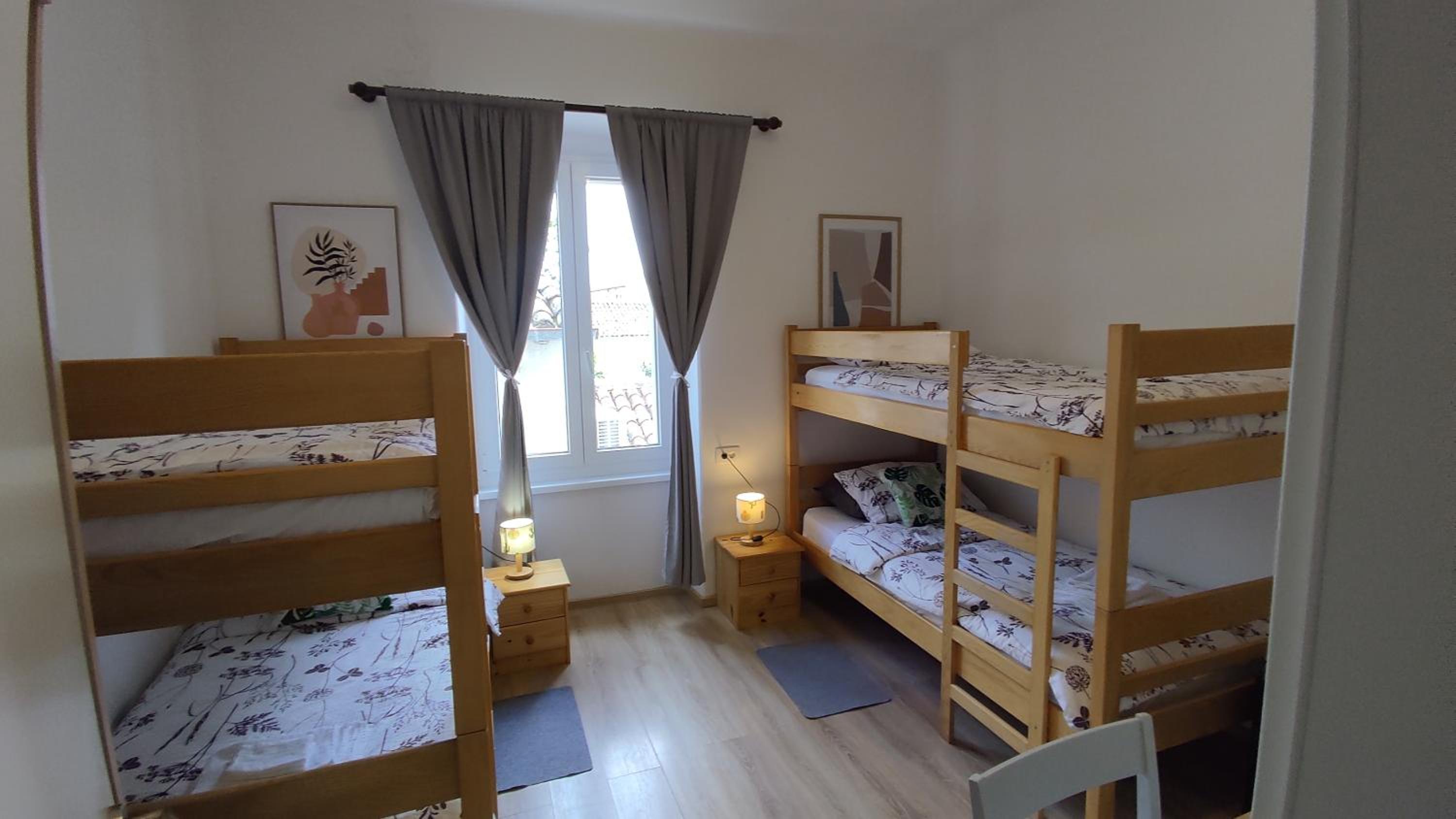 Twin Room with Private Bathroom - Photo 20