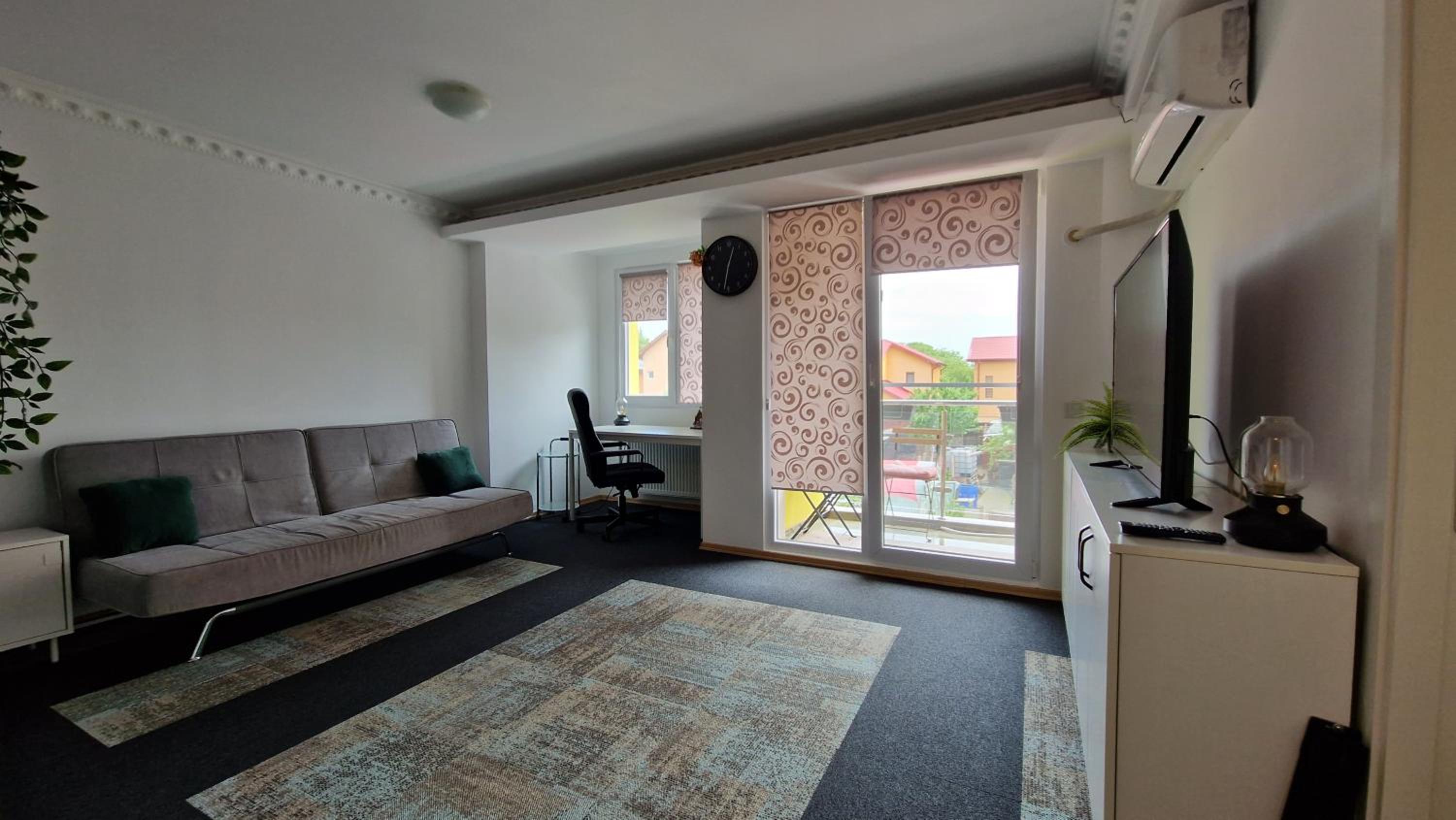 One-Bedroom Apartment photo 1