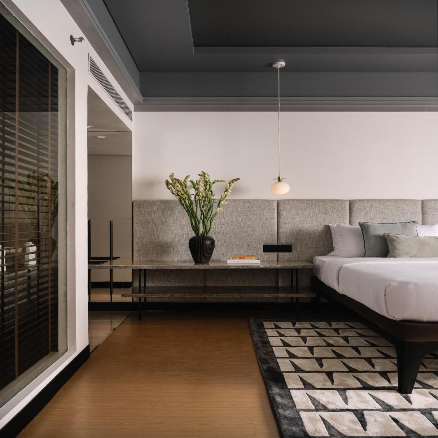 THE APARTMENT – Two Premium Bedrooms with Kitchenette - Complimentary 04 Pieces Laundry (Per Day), Lounge Access Happy hours between 07:00 pm to 08:00 pm, 15 Min Foot Massage, Late check-out Upto 3 Hrs Subject to availability - Photo 3