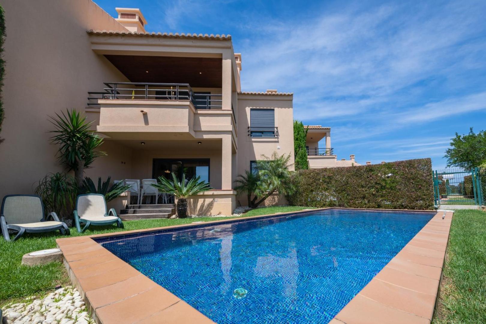 Two-Bedroom Apartment with Pool and Garden photo 3
