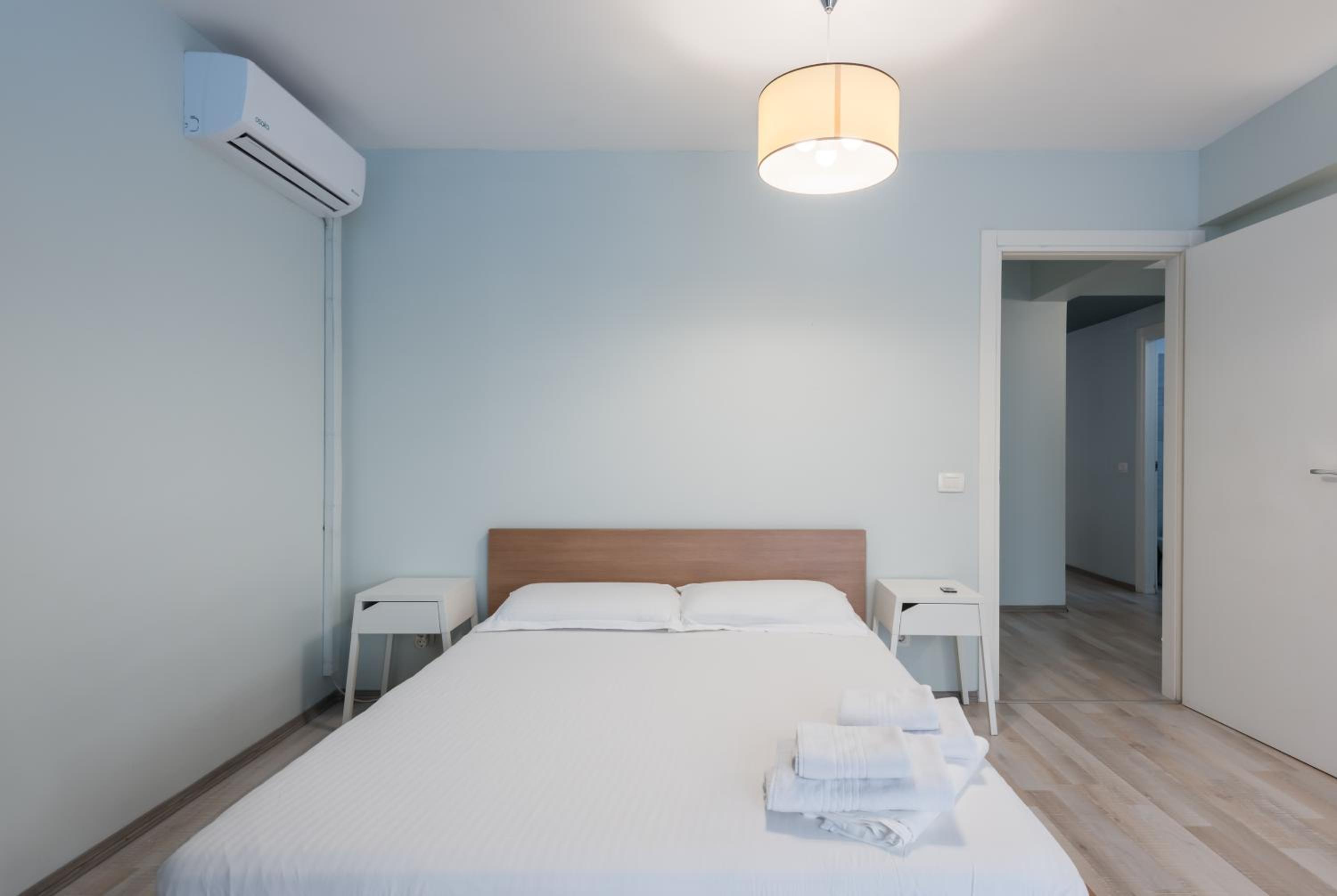 Three-Bedroom Apartment - Photo 21