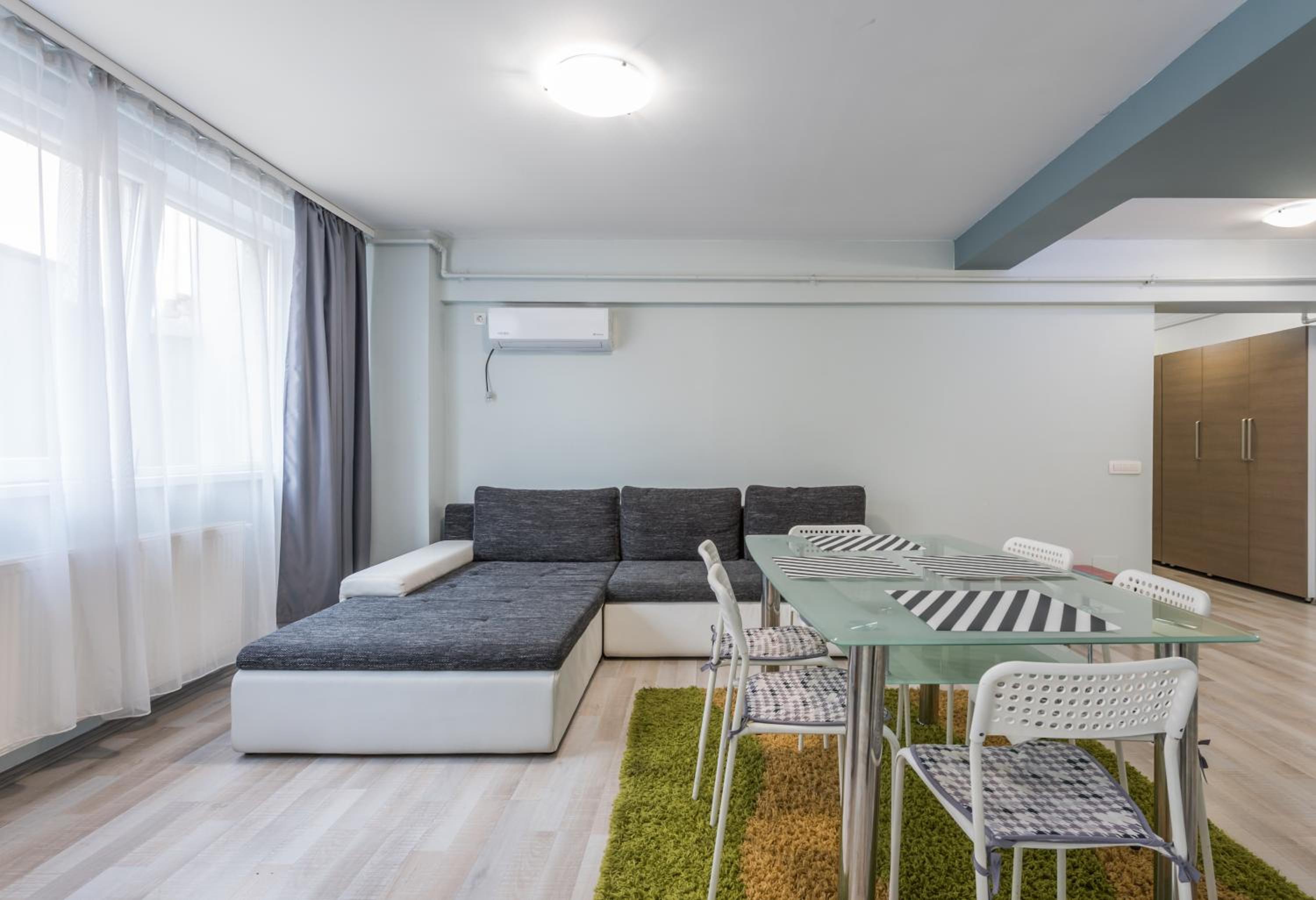 Three-Bedroom Apartment - Photo 4