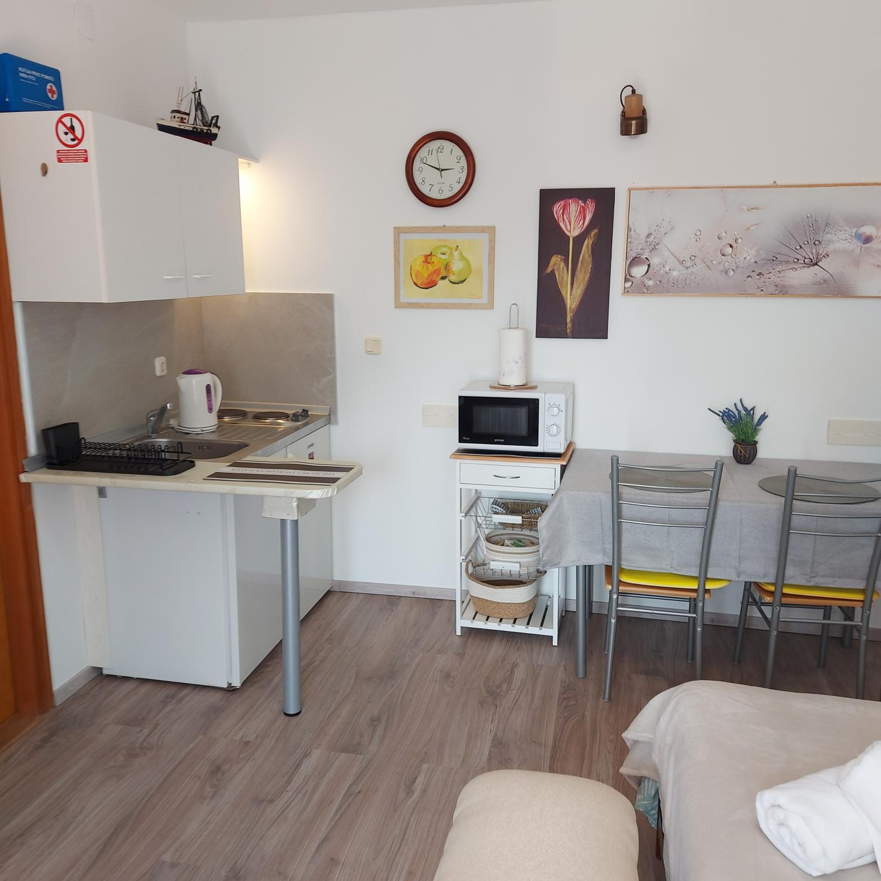 Studio with Balcony - Photo 9