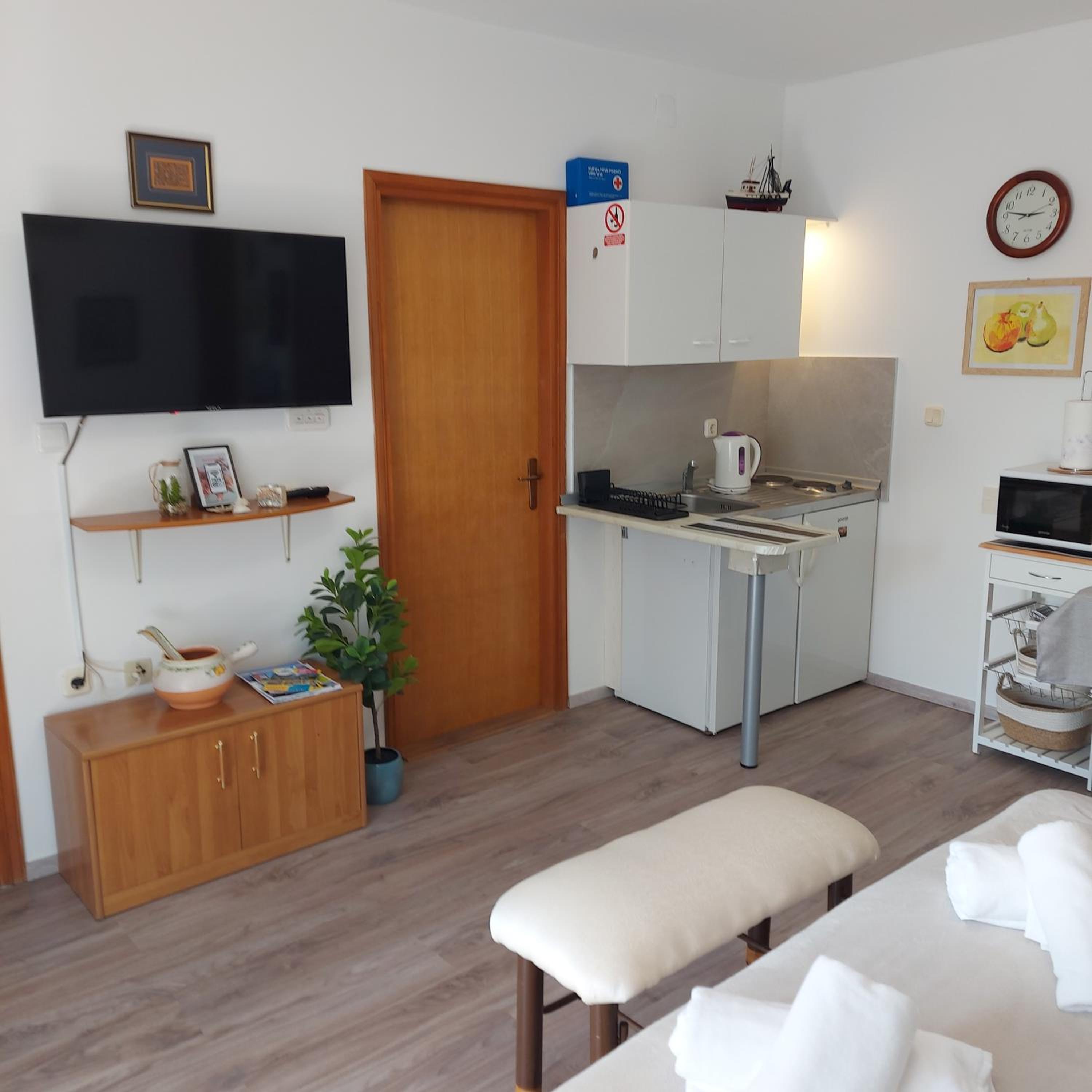 Studio with Balcony - Photo 15