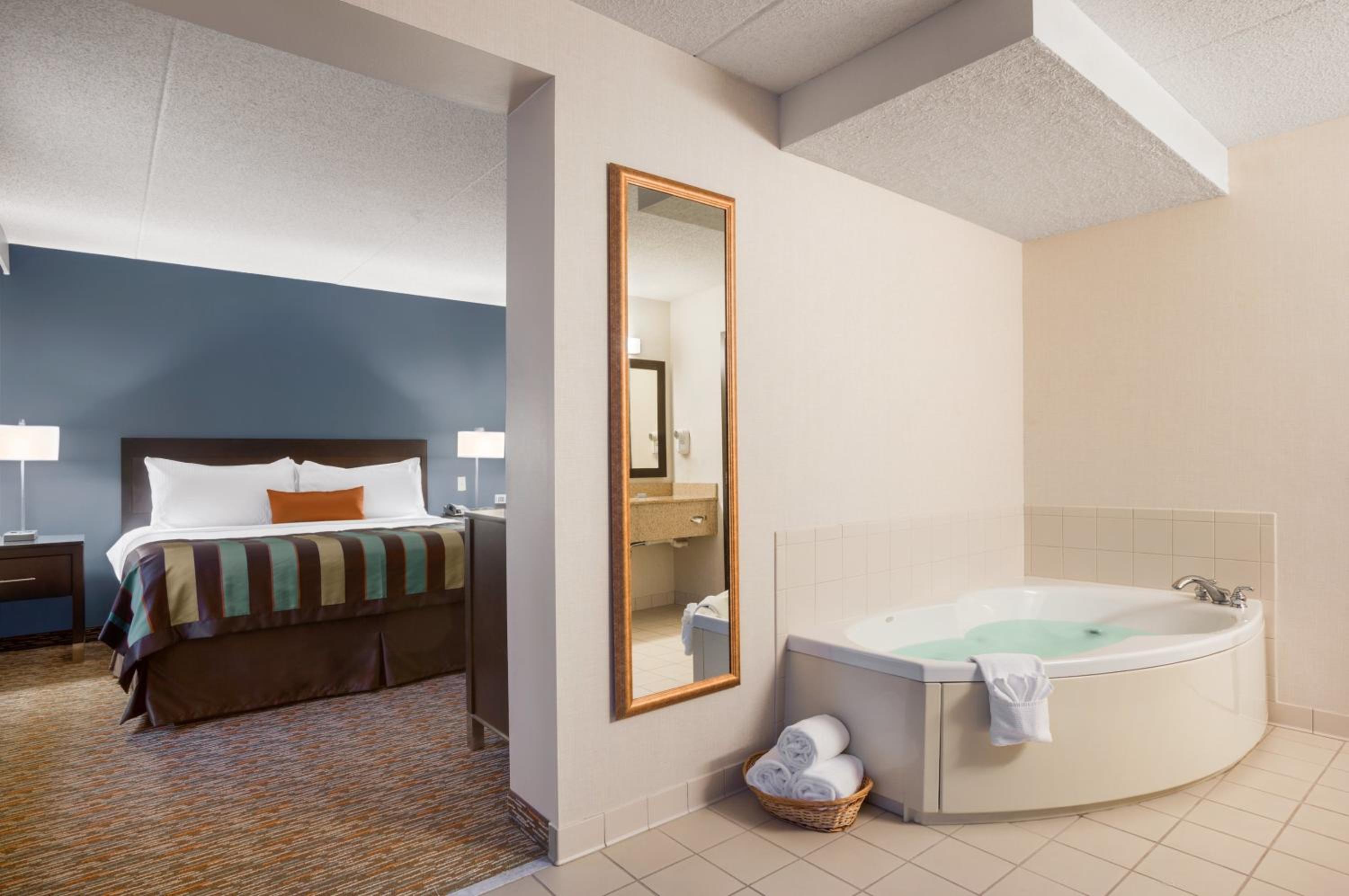 King Studio Suite - Non-Smoking - Photo 5