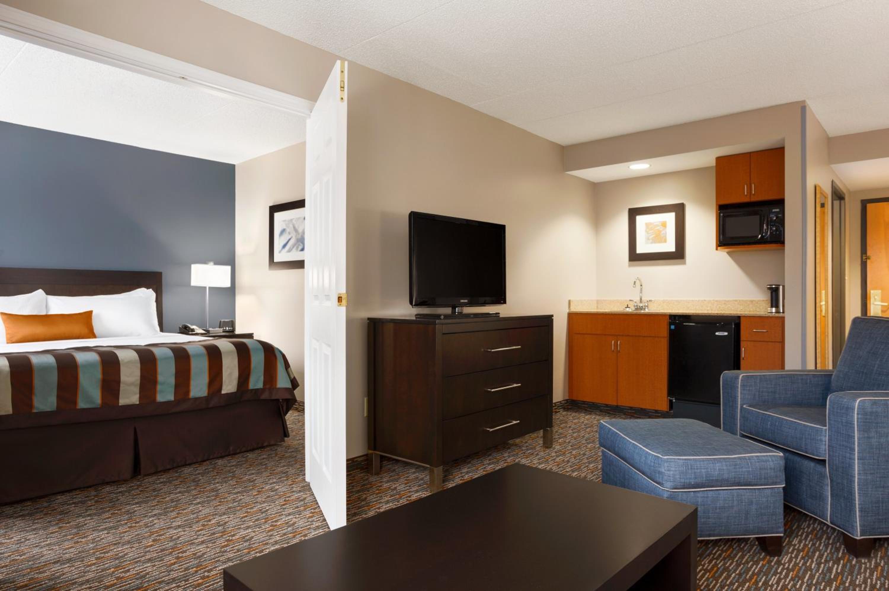 One-Bedroom King Suite - Non-Smoking - Photo 3